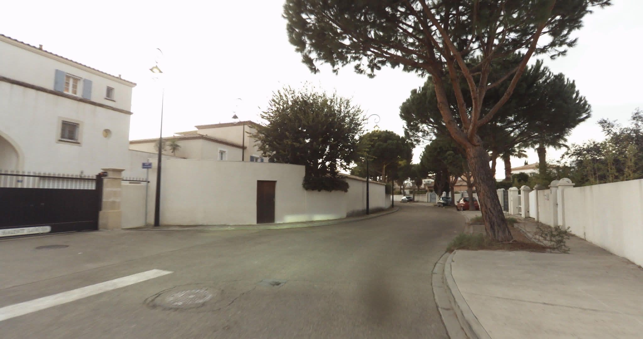 Street view near La Maison de Camargue, Aigues-Mortes — © sogefi (CC BY-SA · Mapillary)
