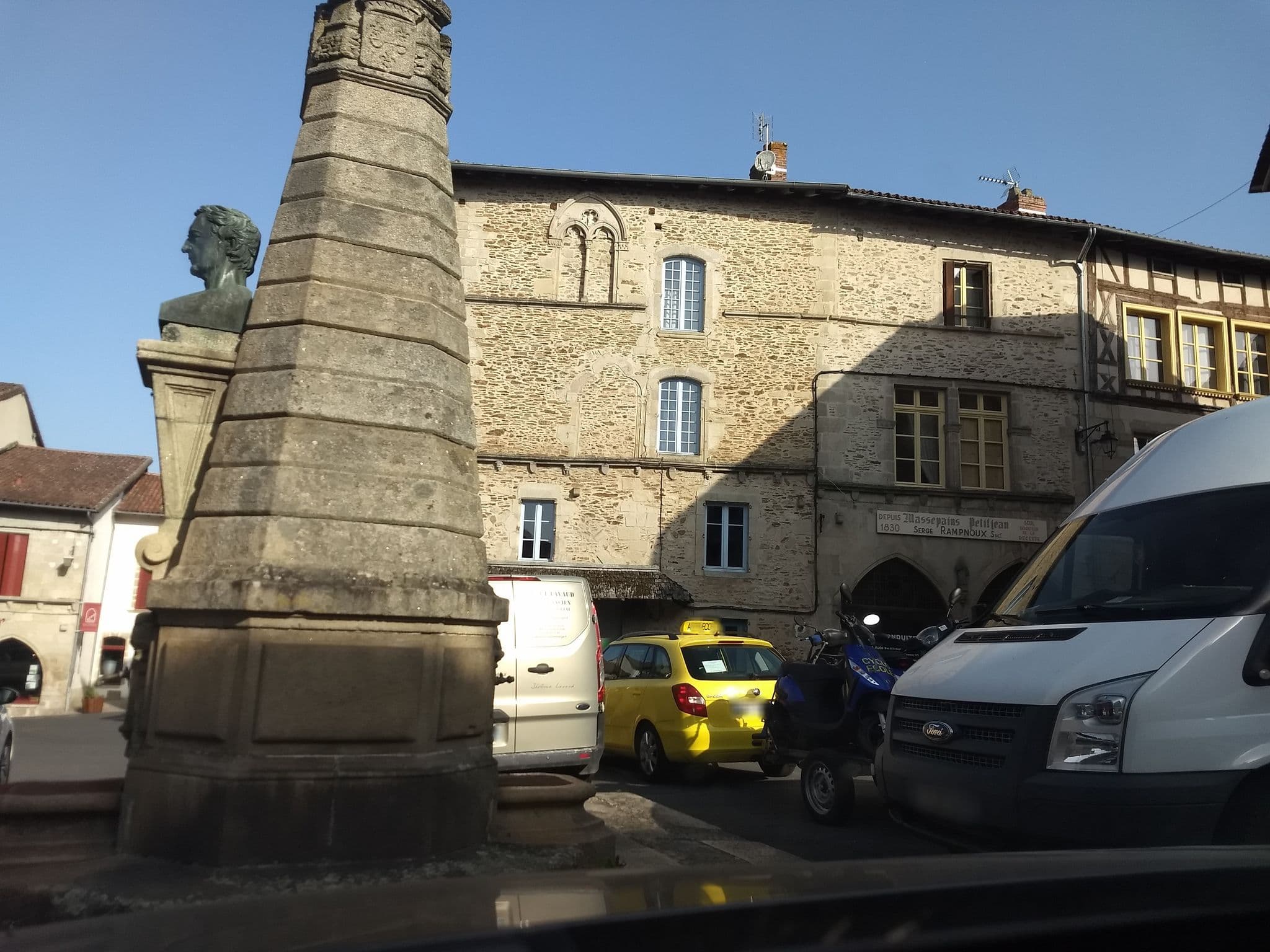 Street view near La Maison Gay-Lussac, Saint-Léonard-de-Noblat — © emerzh (CC BY-SA · Mapillary)