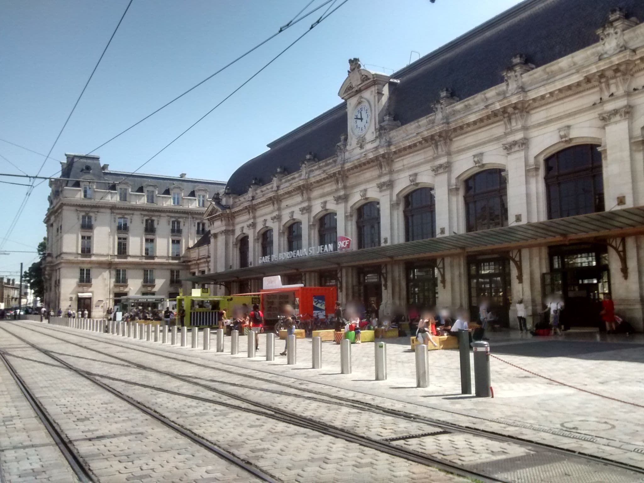 Street view near Ibis Bordeaux Centre Gare Saint Jean Euratlantique, Bègles — © msevilla00 (CC BY-SA · Mapillary)