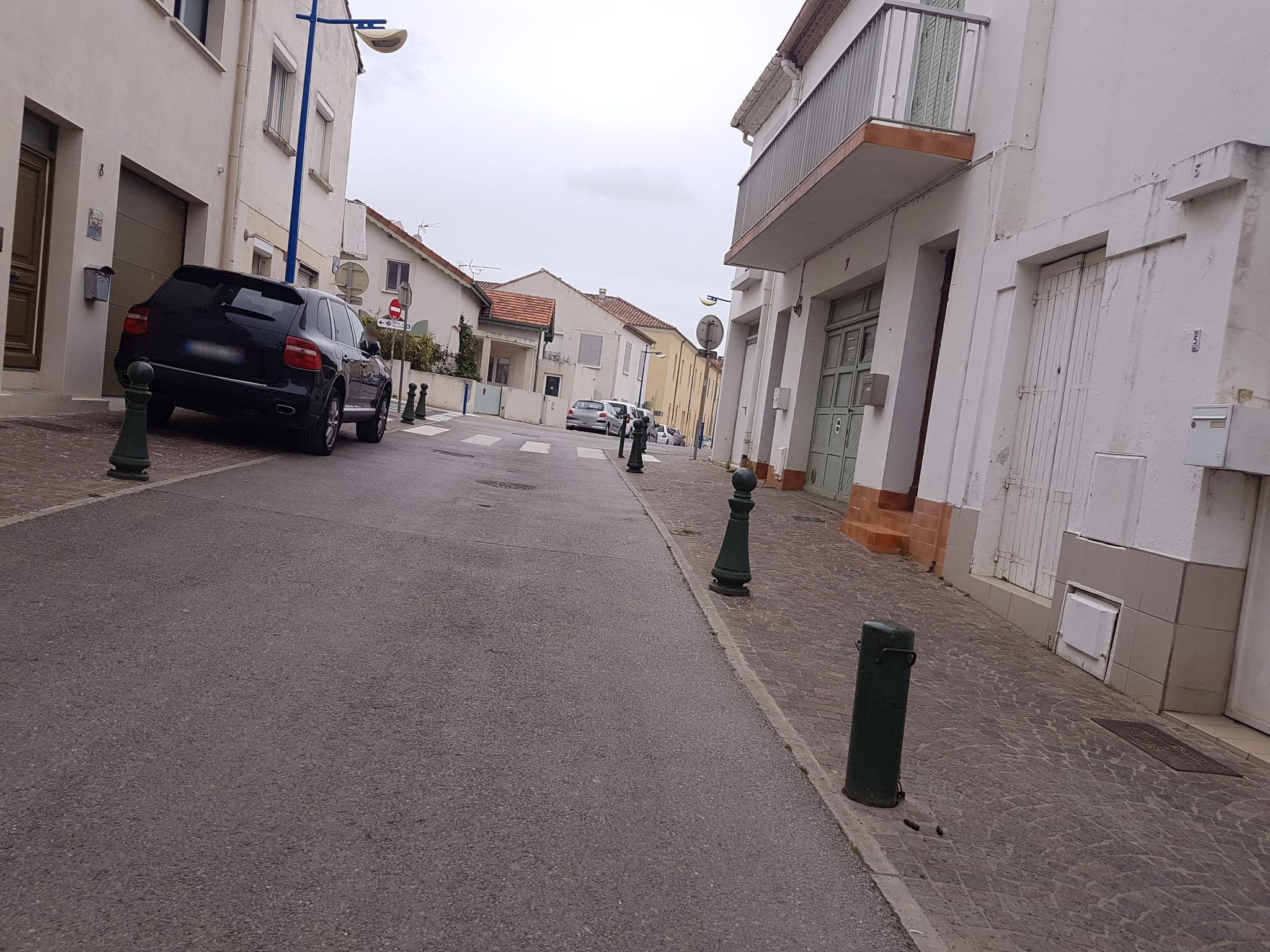 Street view near Typique Logement de Pécheur Proche Port, Le Grau-du-Roi — © changchun1 (CC BY-SA · Mapillary)