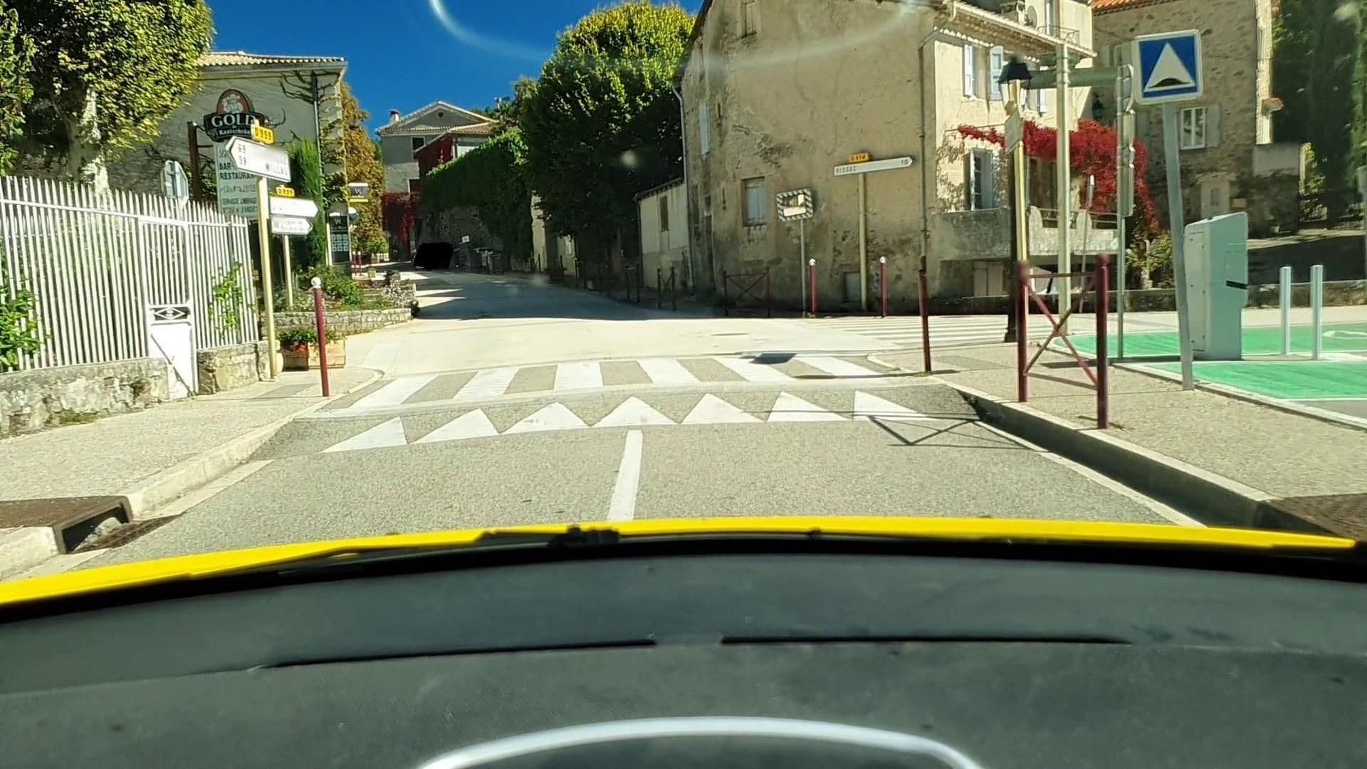 Street view near Village de Gîtes, Avèze — © si3p0 (CC BY-SA · Mapillary)