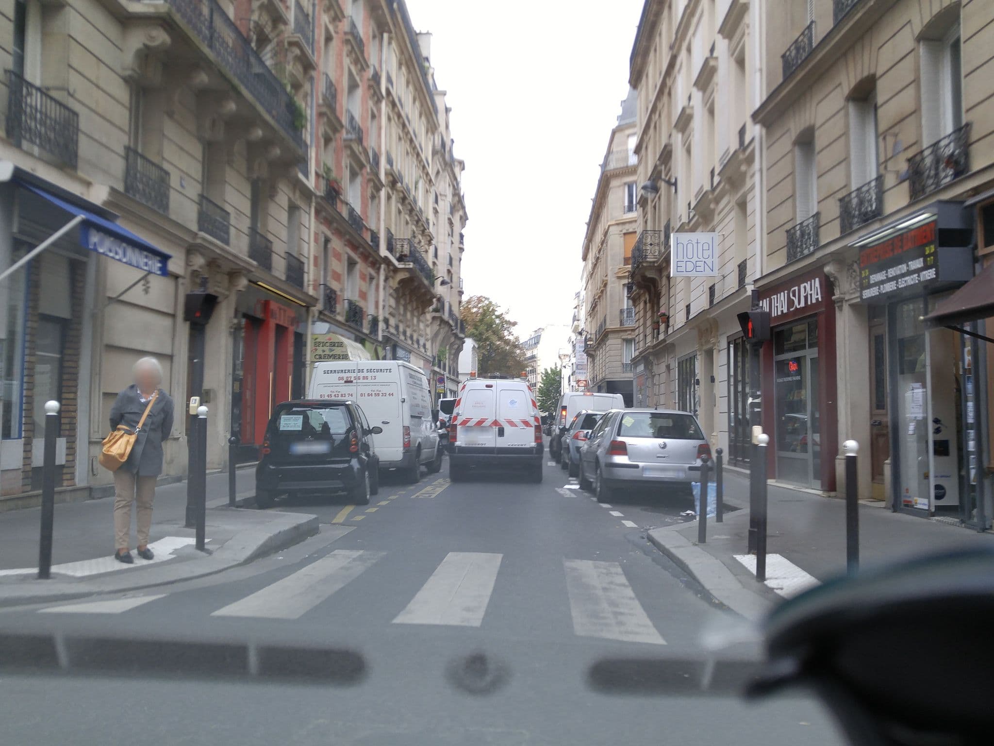 Street view near Hôtel Eden, Paris 15 Vaugirard — © po_gregoire (CC BY-SA · Mapillary)