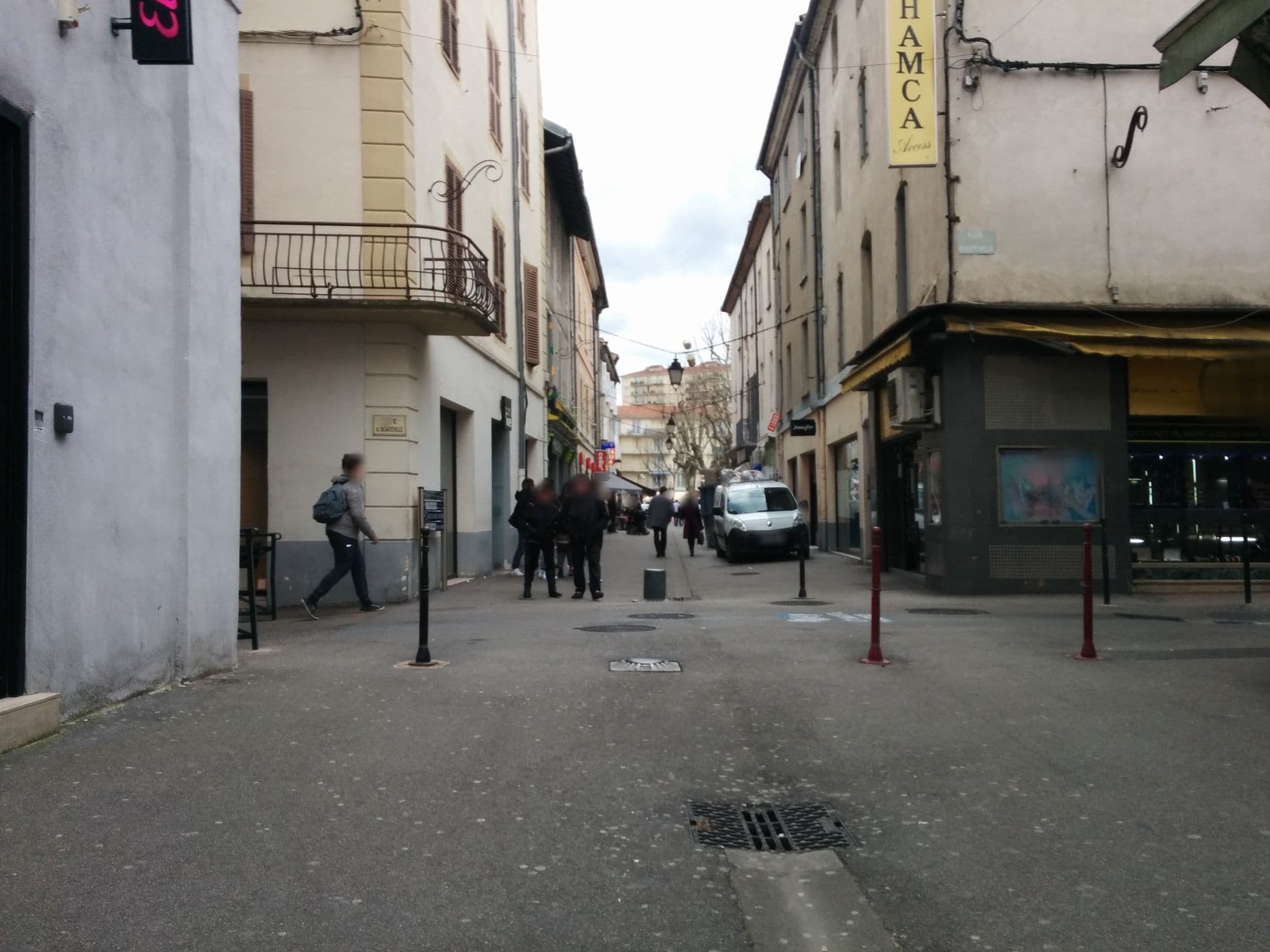Street view near Enfance Alesienne au Grand Air, Alès — © chivos (CC BY-SA · Mapillary)