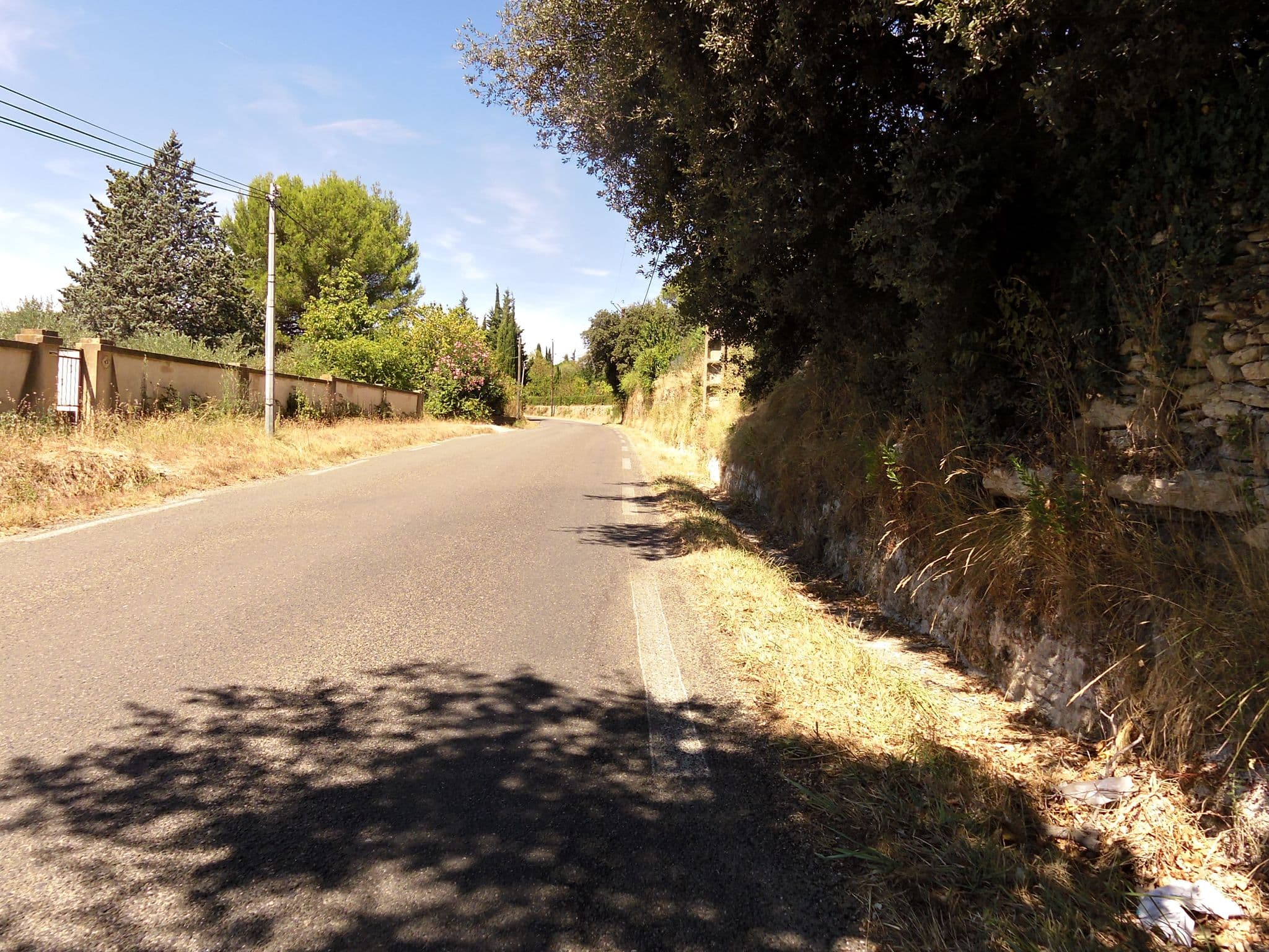 Street view near Le Domaine des Mas des Vignes, Aubais — © balooval (CC BY-SA · Mapillary)