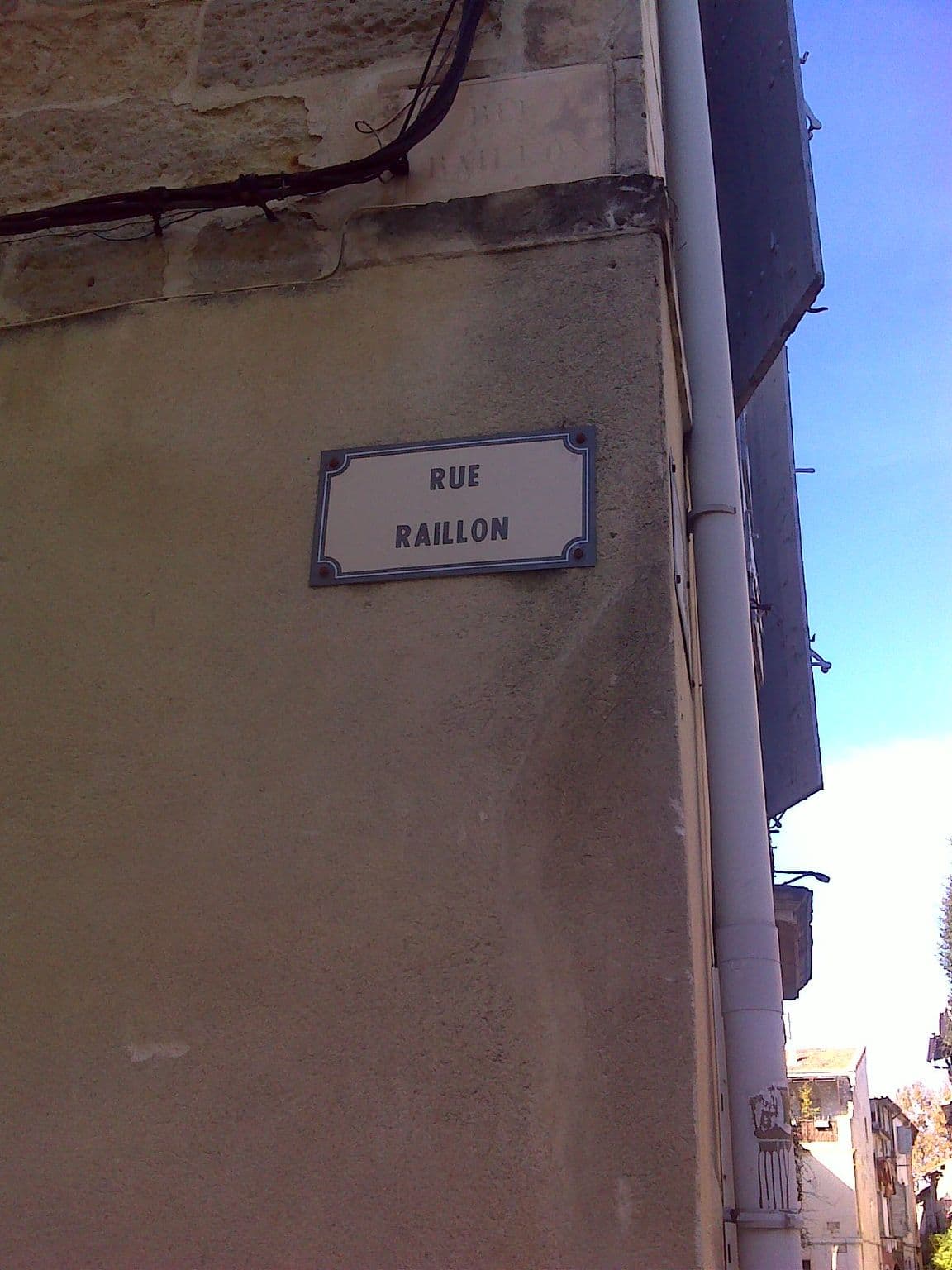 Street view near La Maison de Noemie – Maison Entiere, Arles — © bernardvoyageur (CC BY-SA · Mapillary)