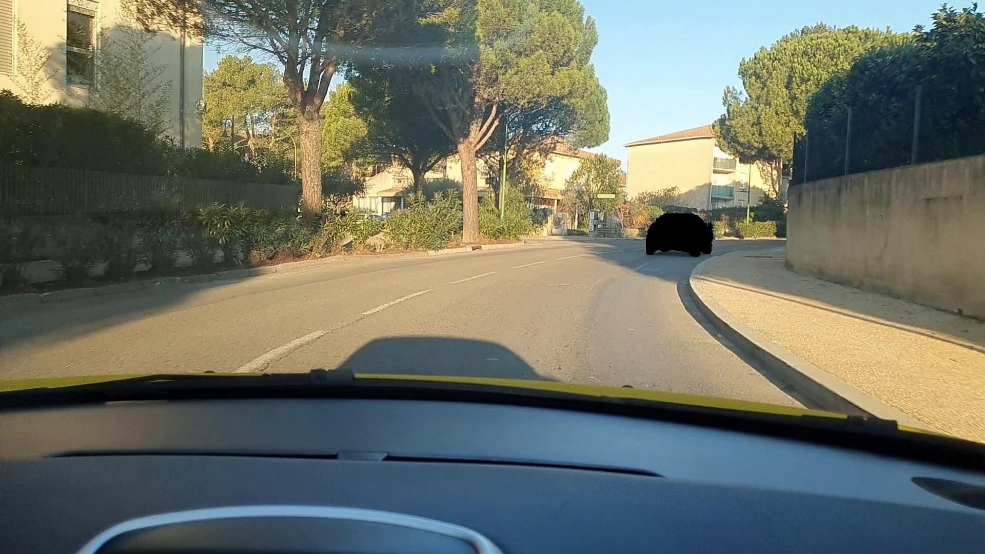 Street view near Résidence le Mas des Oliviers, Uzès — © si3p0 (CC BY-SA · Mapillary)