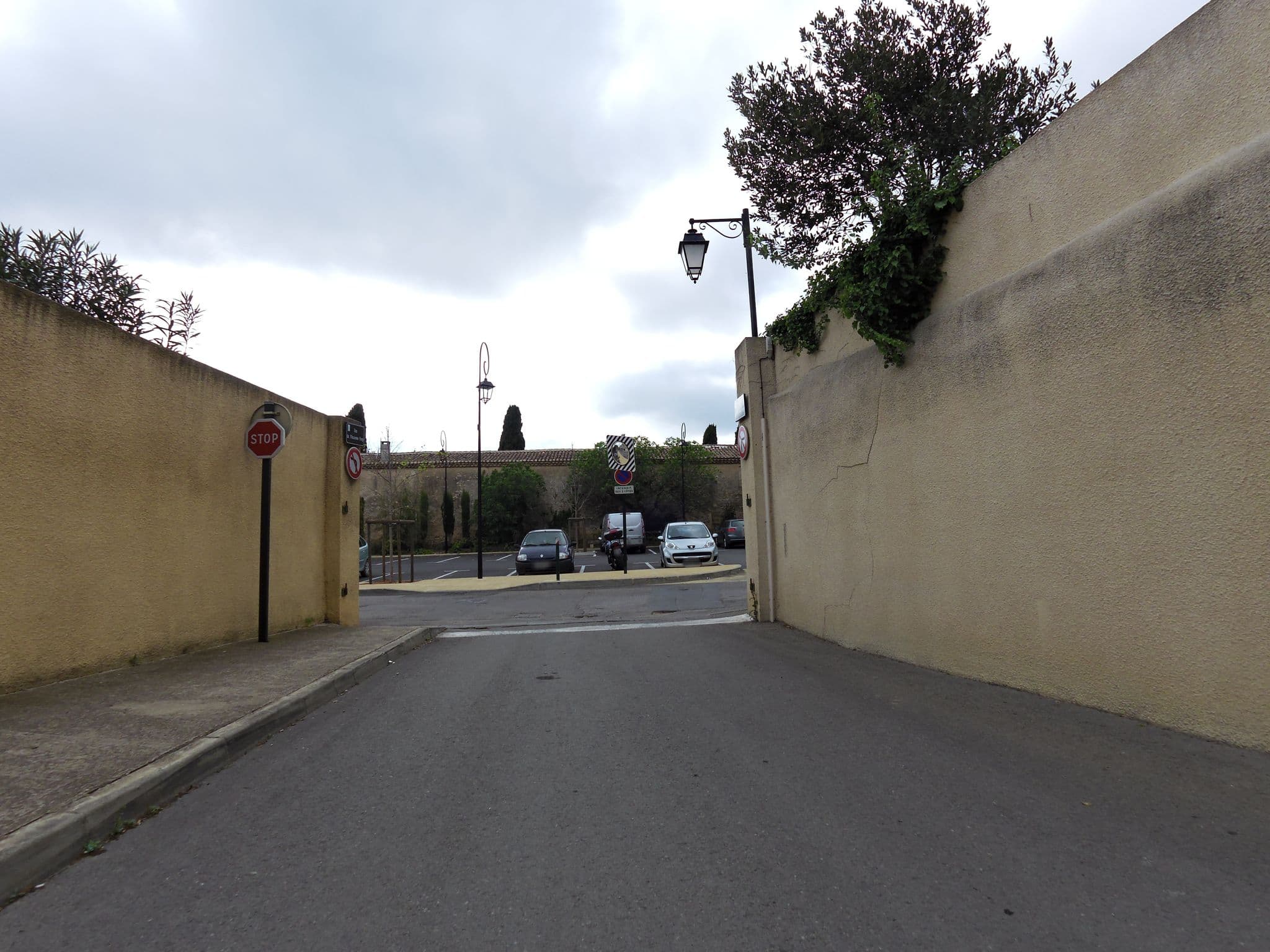 Street view near La Passiflore, Vergèze — © balooval (CC BY-SA · Mapillary)