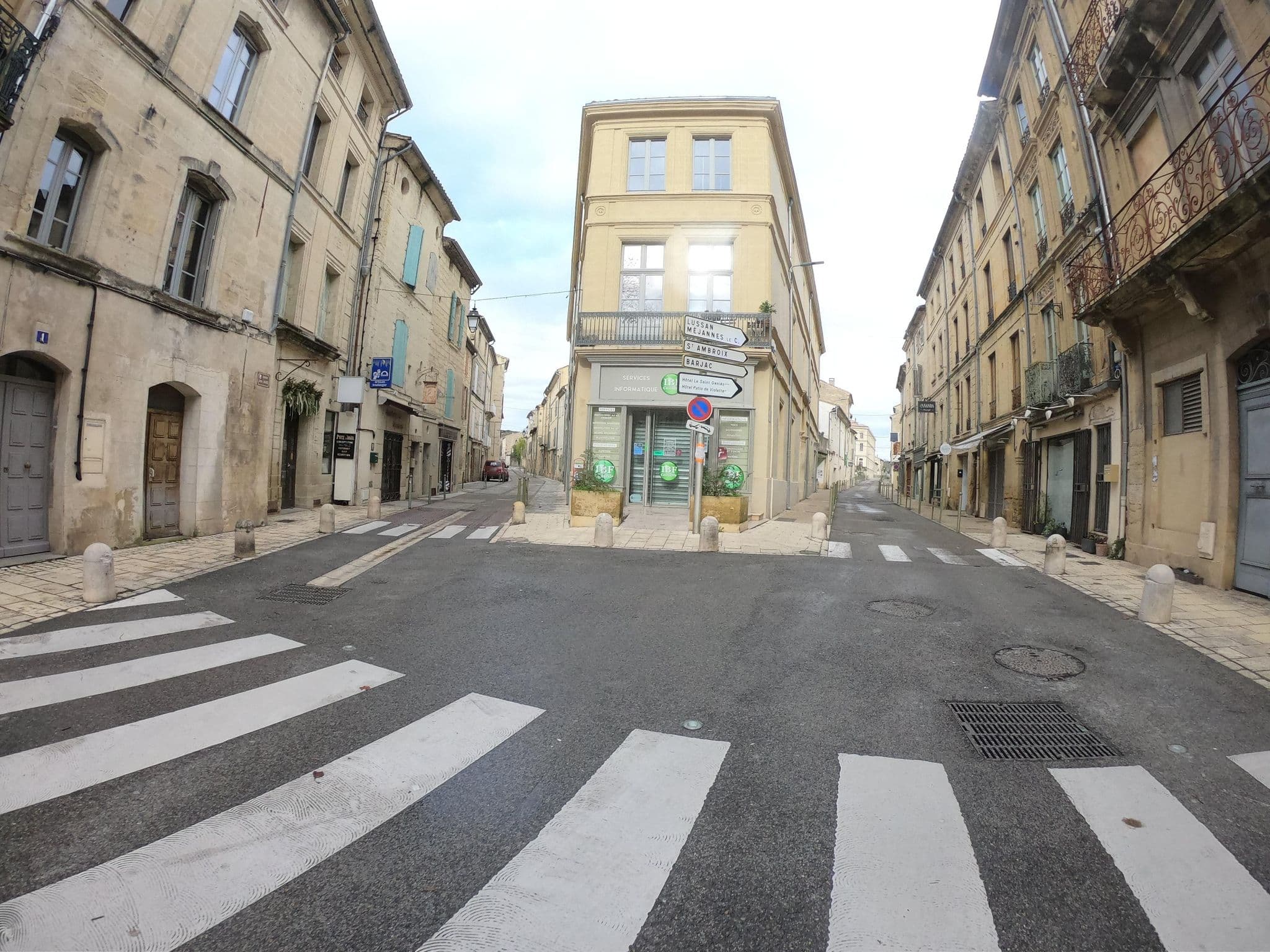 Street view near Les toîts d'Uzès, Uzès — © joostjakob (CC BY-SA · Mapillary)