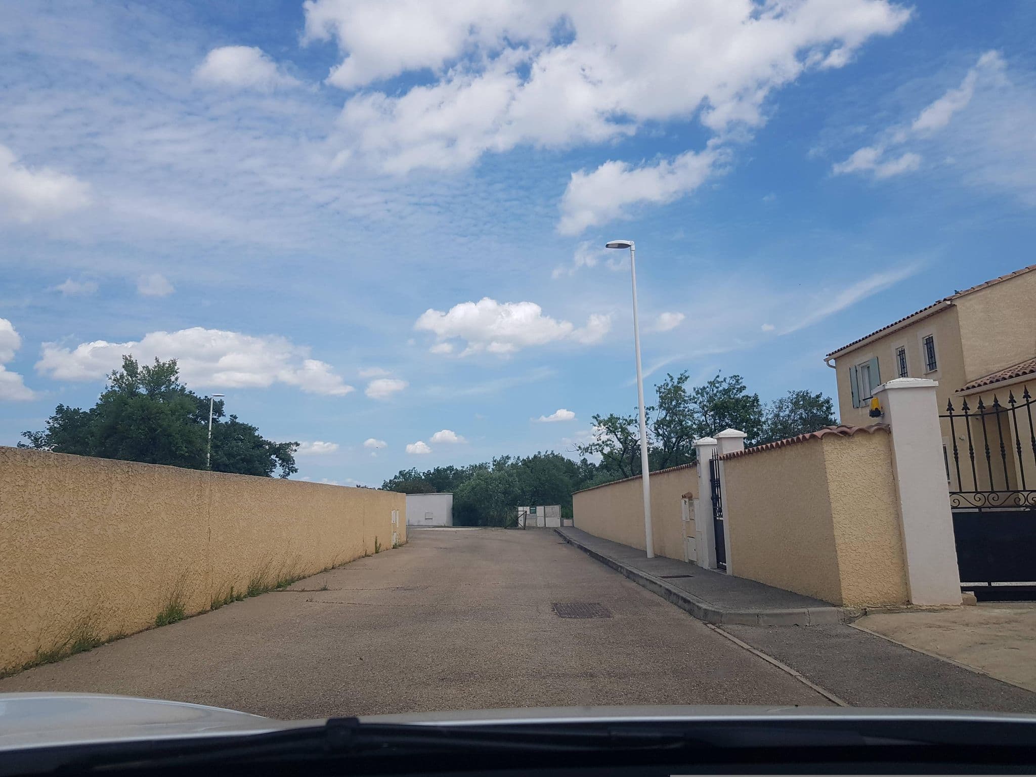 Street view near Entre Nîmes et Arles, Bellegarde — © gogo25171 (CC BY-SA · Mapillary)