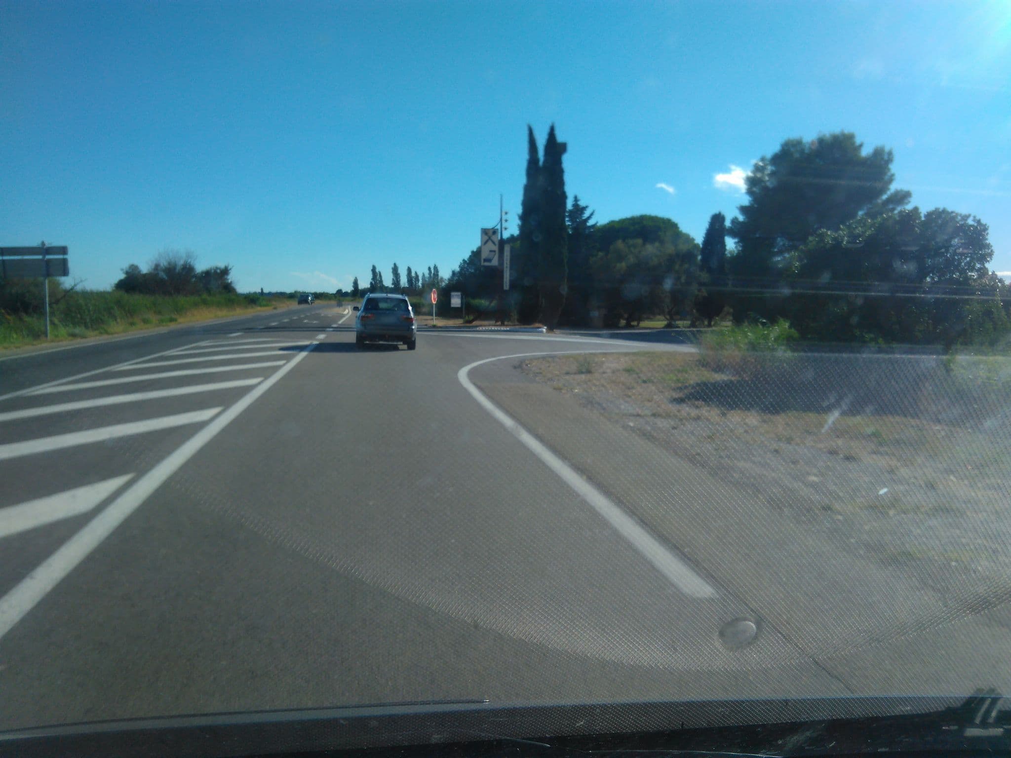 Street view near Hotel Des Cabanettes, Saint-Gilles — © mknight (CC BY-SA · Mapillary)