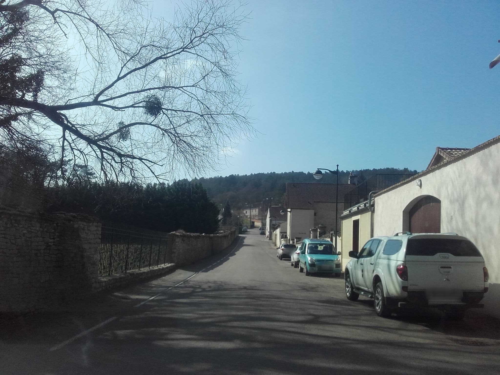 Street view near Le Soleil, Savigny-lès-Beaune — © alexcorioze (CC BY-SA · Mapillary)