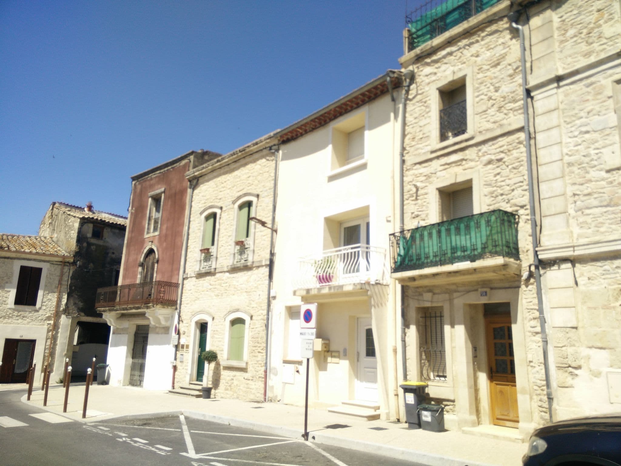 Street view near B&B Le Huit & Spa, Uchaud — © balooval (CC BY-SA · Mapillary)