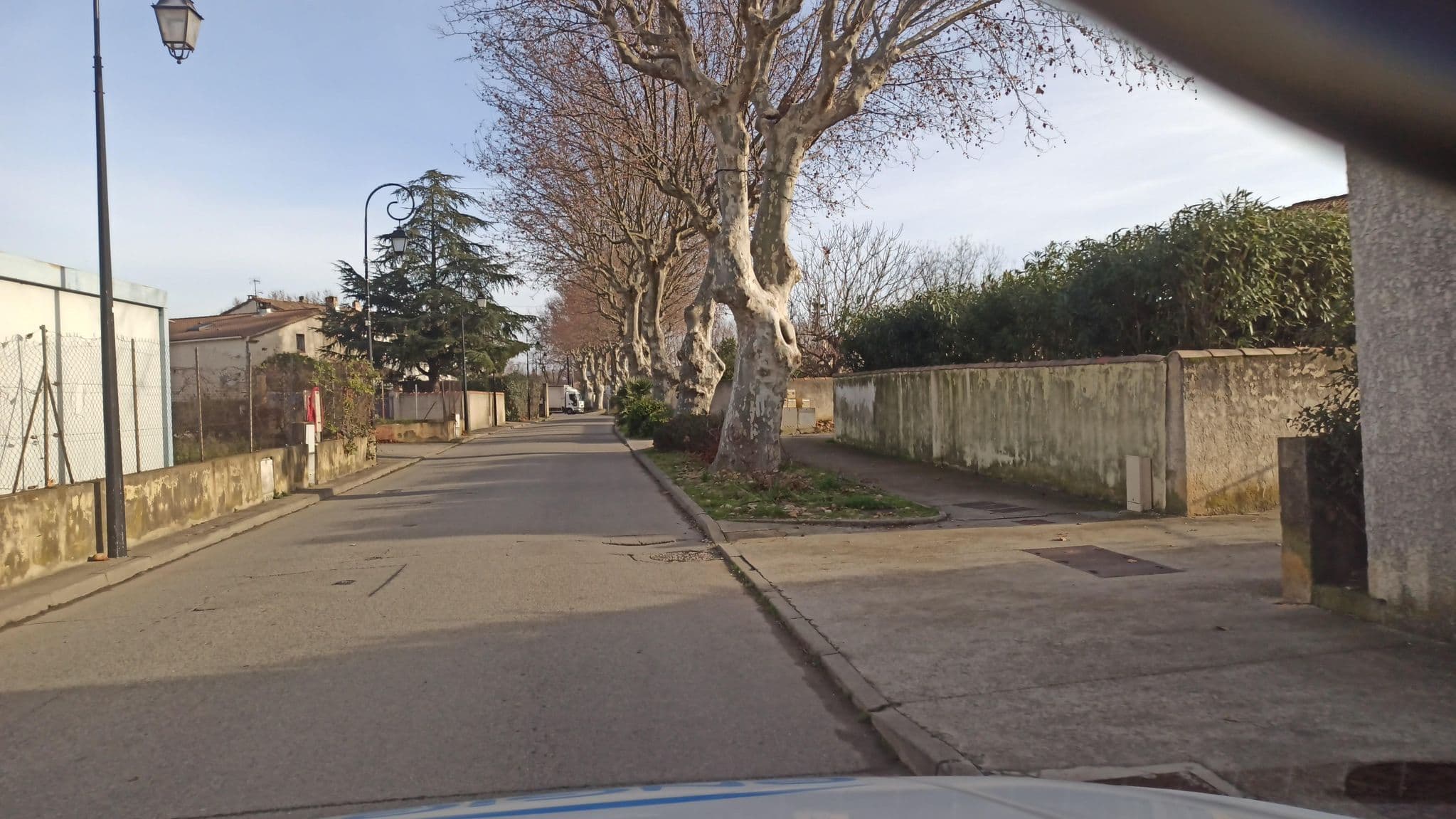 Street view near Hôtel Restaurant les Platanes, Aramon — © pol21 (CC BY-SA · Mapillary)