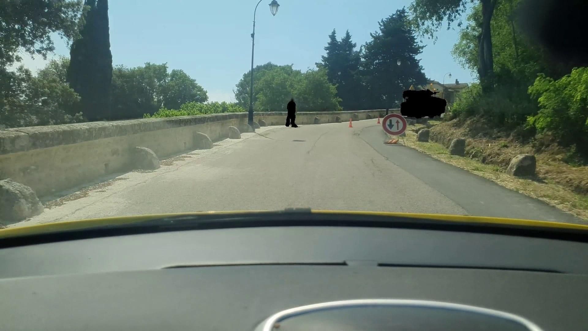 Street view near V. Castillon, Castillon-du-Gard — © si3p0 (CC BY-SA · Mapillary)