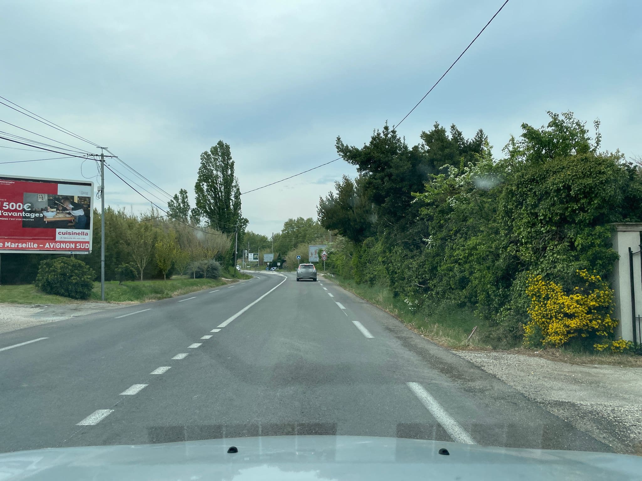 Street view near Maison d'Hôtes du Mas du Gratte Semelle, Tarascon — © gremi (CC BY-SA · Mapillary)