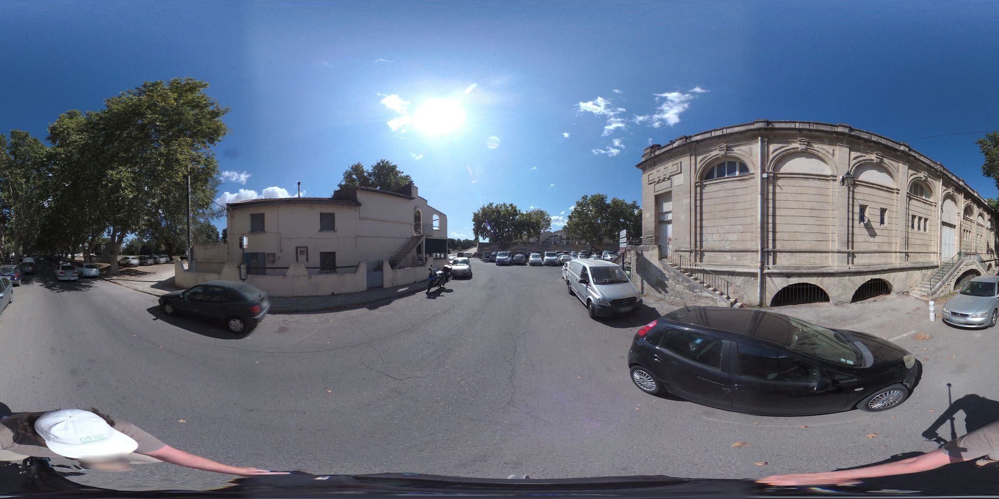 Street view near Hotel Du Luxenbourg (apartment), Beaucaire — © geovelo (CC BY-SA · Mapillary)