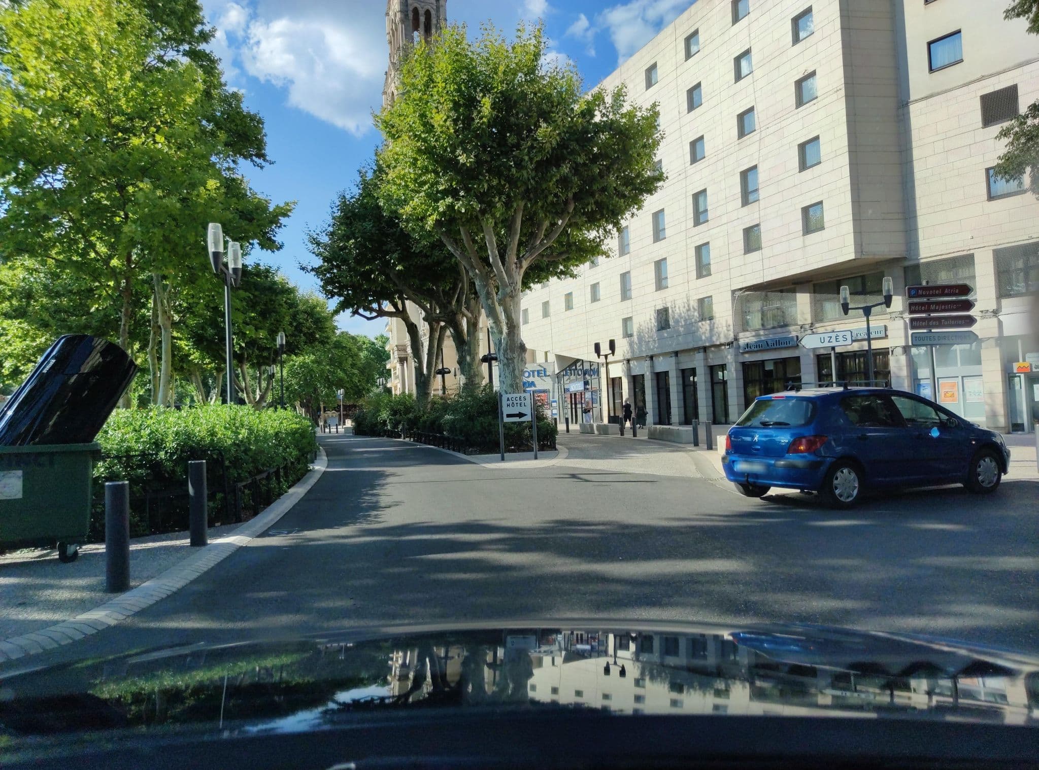 Street view near Novotel Atria Nîmes Centre, Nîmes — © tobidi (CC BY-SA · Mapillary)