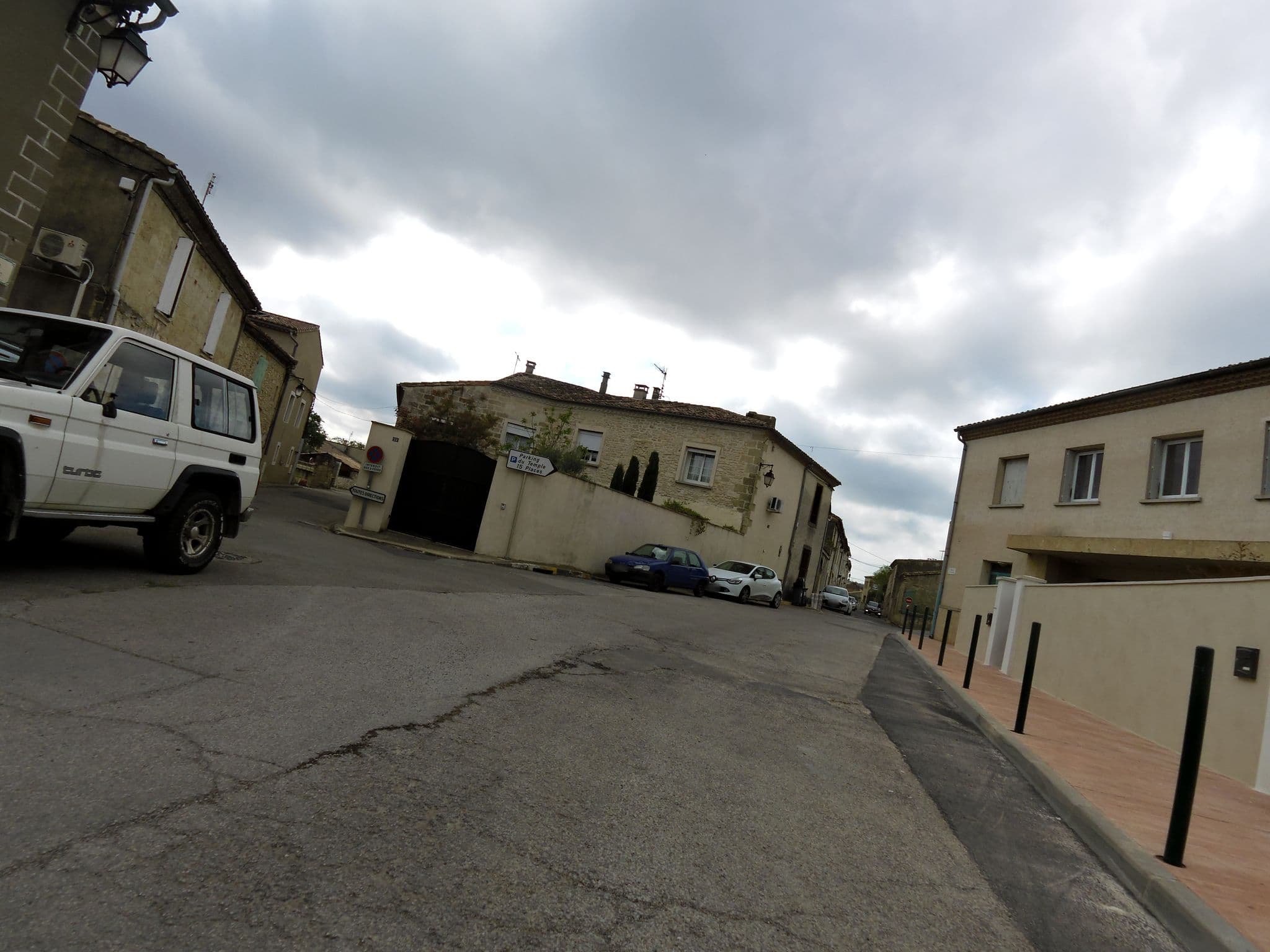 Street view near The Secret Key, Vergèze — © balooval (CC BY-SA · Mapillary)