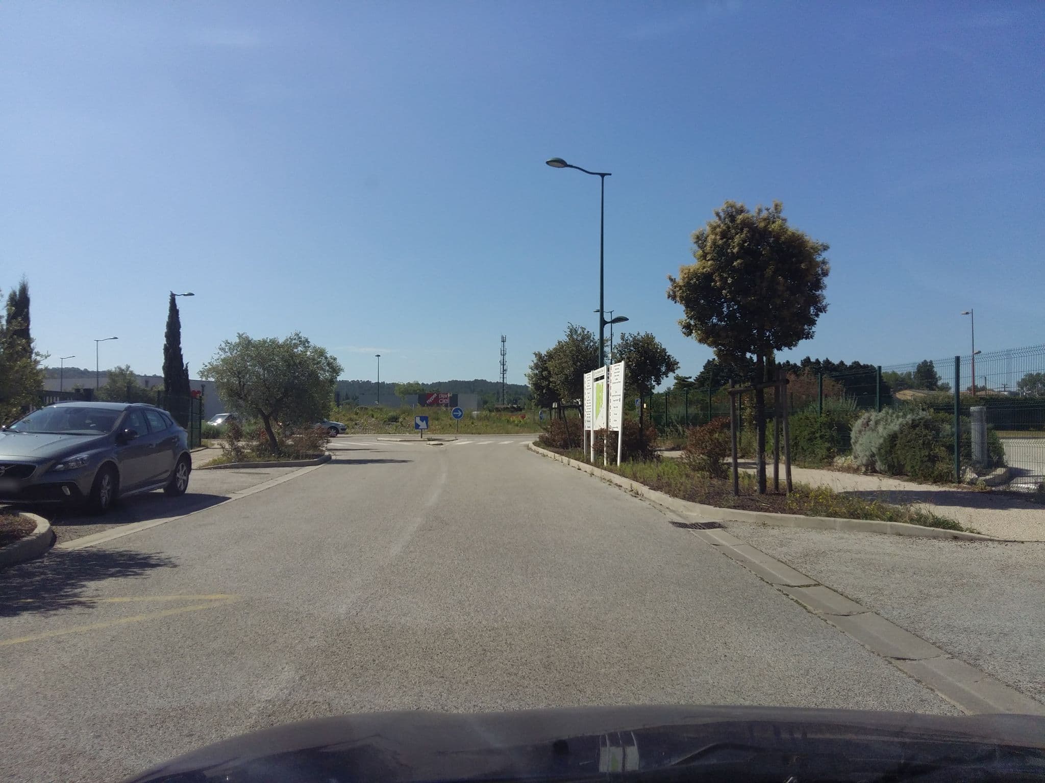 Street view near Hotel Ya'tis, Saint-Geniès-de-Comolas — © zimmy (CC BY-SA · Mapillary)