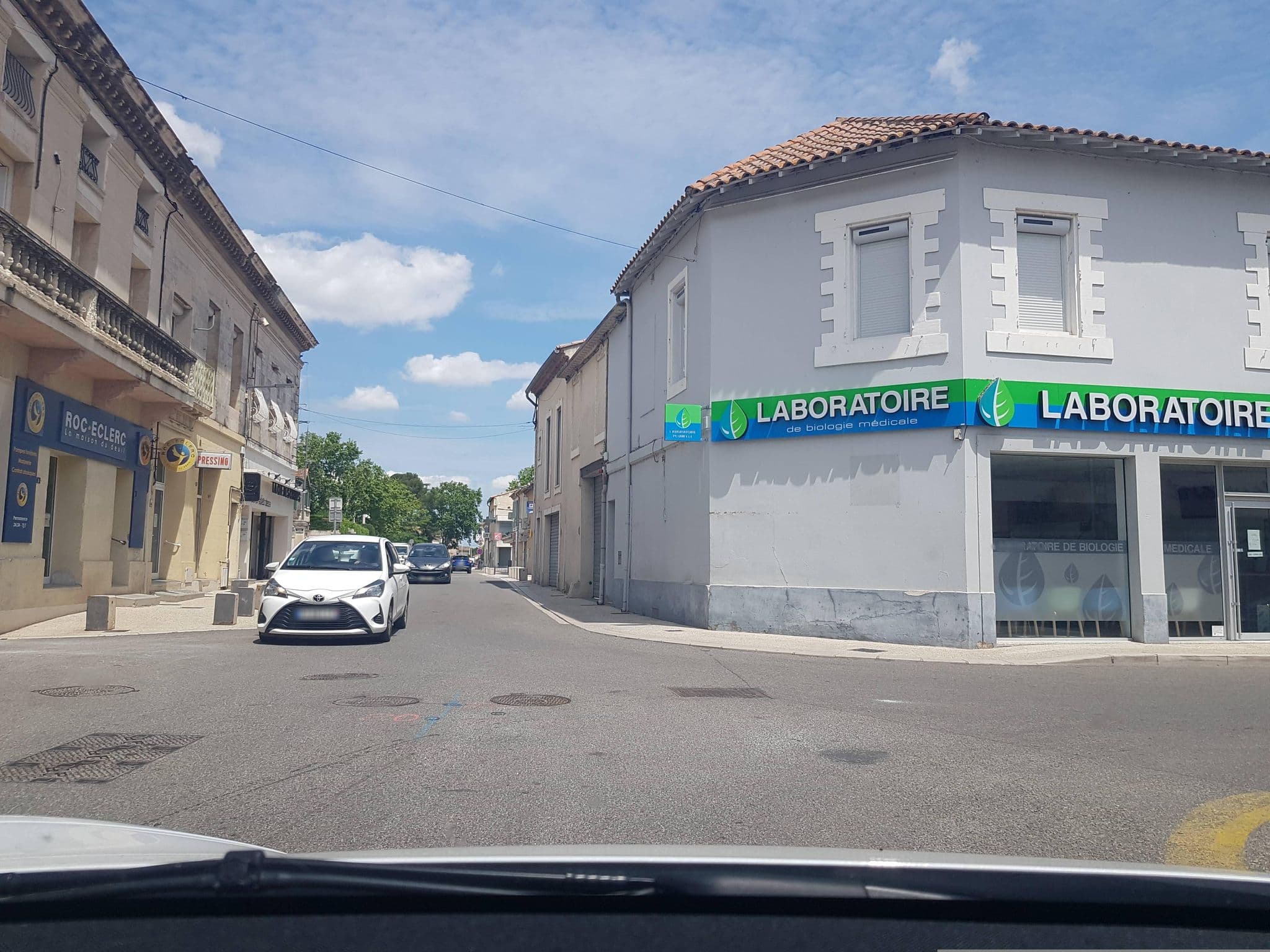Street view near Bar le Mistral, Bellegarde — © gogo25171 (CC BY-SA · Mapillary)