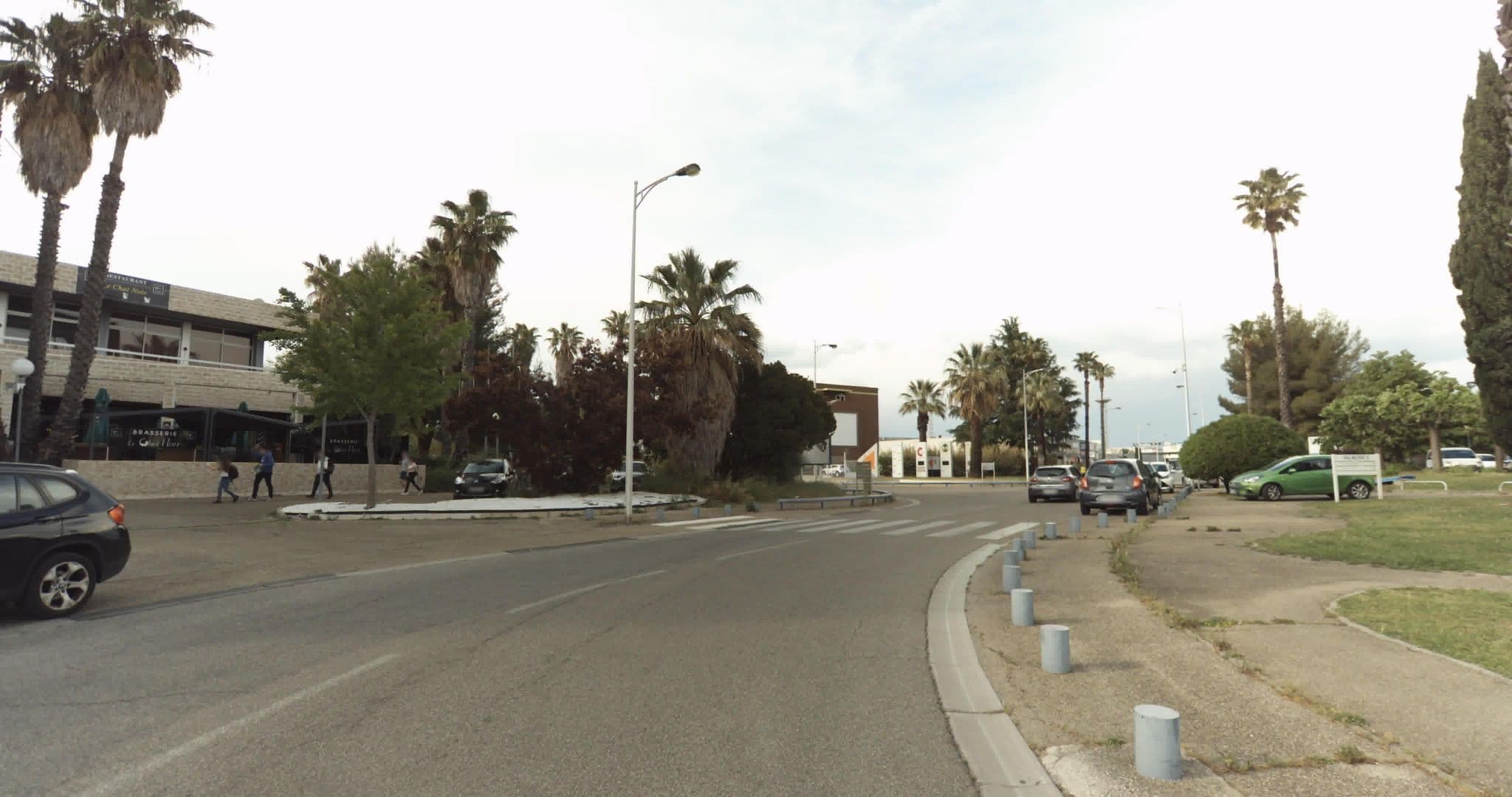 Street view near Holiday Inn, Nîmes — © sogefi (CC BY-SA · Mapillary)