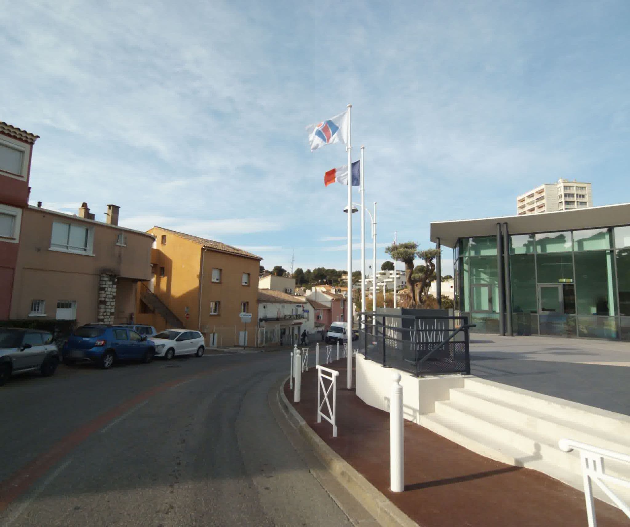Street view near Family Hôtel Bar Restaurant, Carry-le-Rouet — © sogefi (CC BY-SA · Mapillary)
