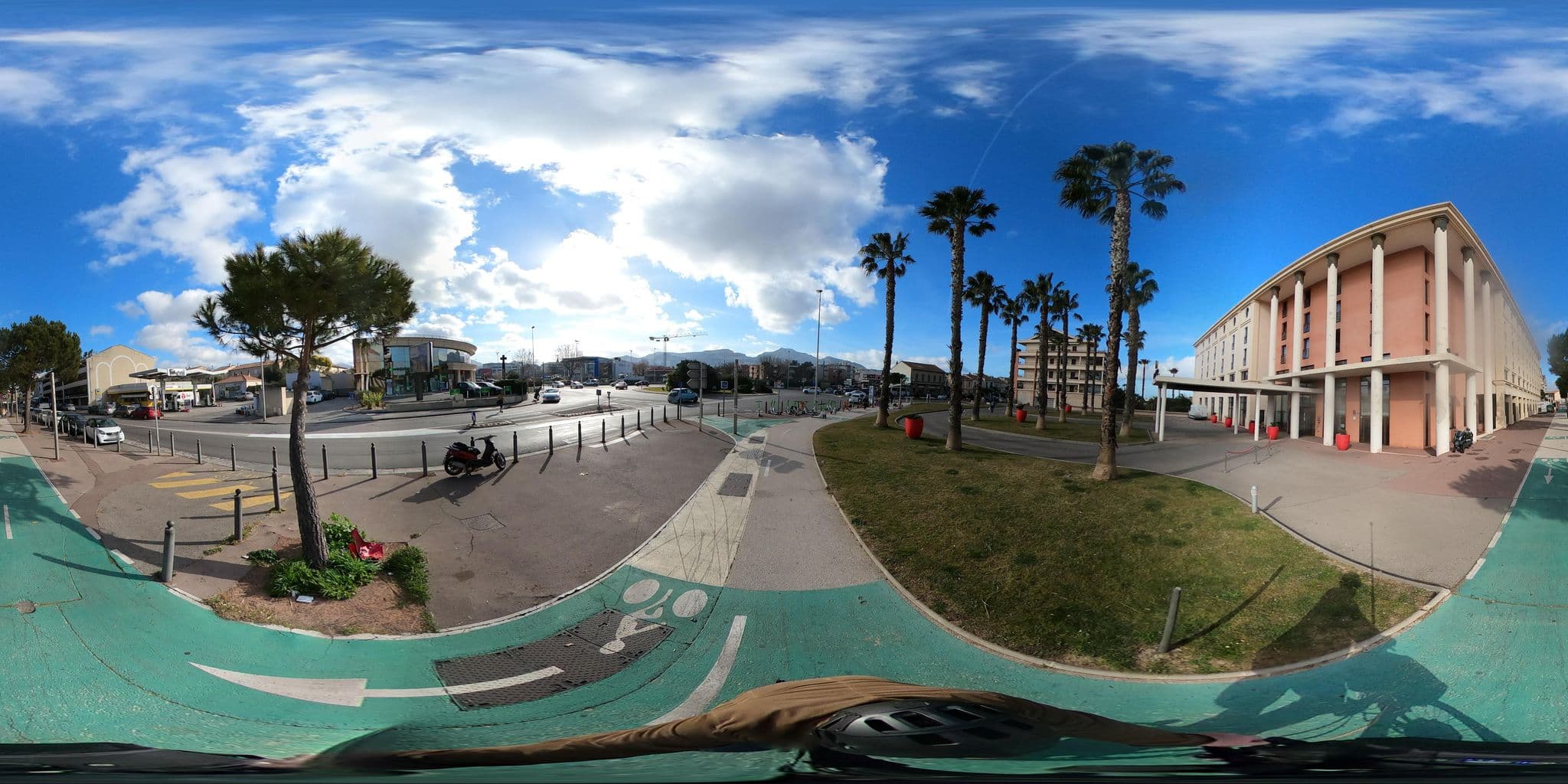 Street view near Hôtel Villa Massalia Concorde, Bonneveine — © geovelo (CC BY-SA · Mapillary)