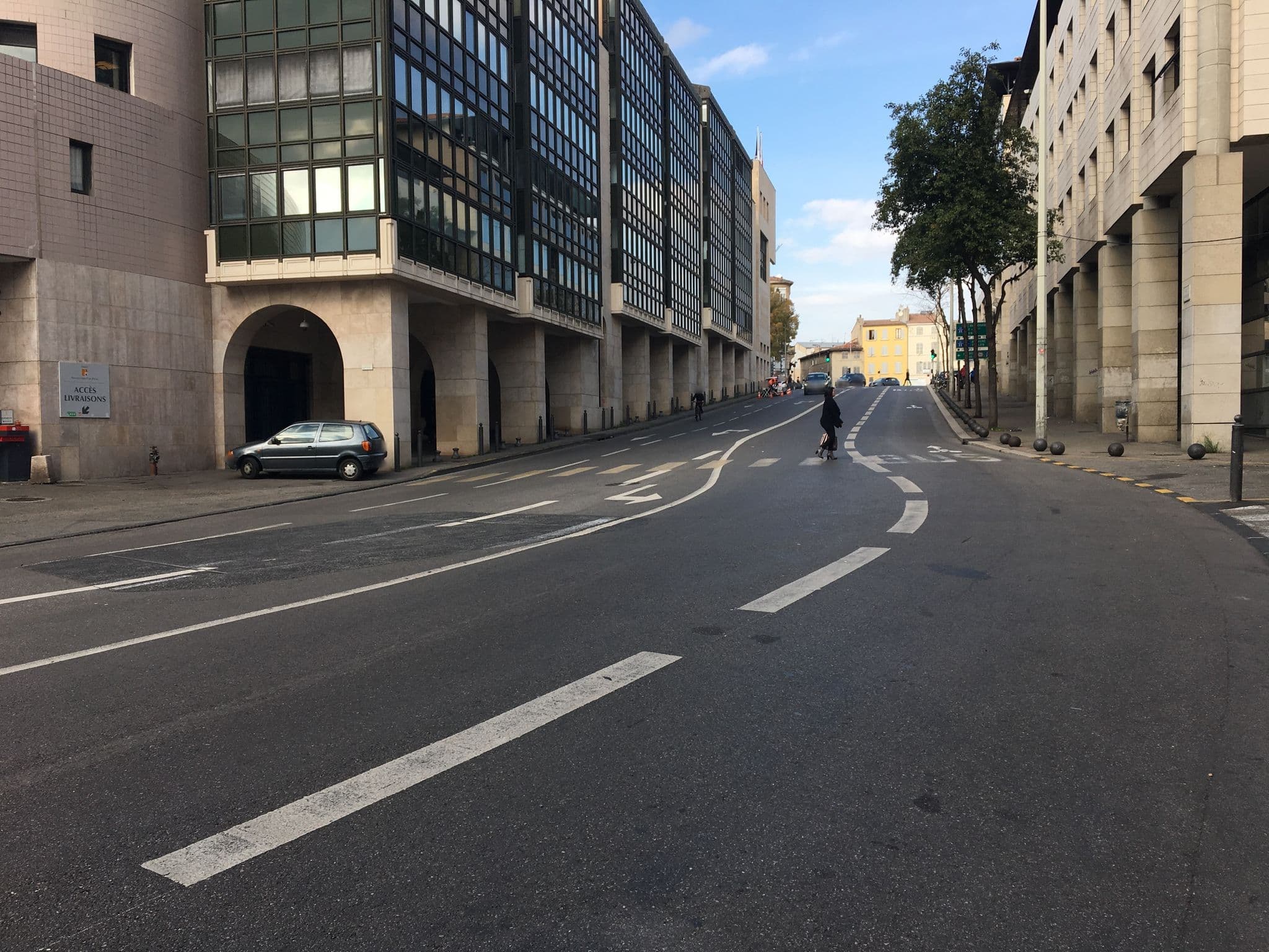 Street view near Hotel Citadines, Les Grands Carmes — © cabinetcourbi (CC BY-SA · Mapillary)