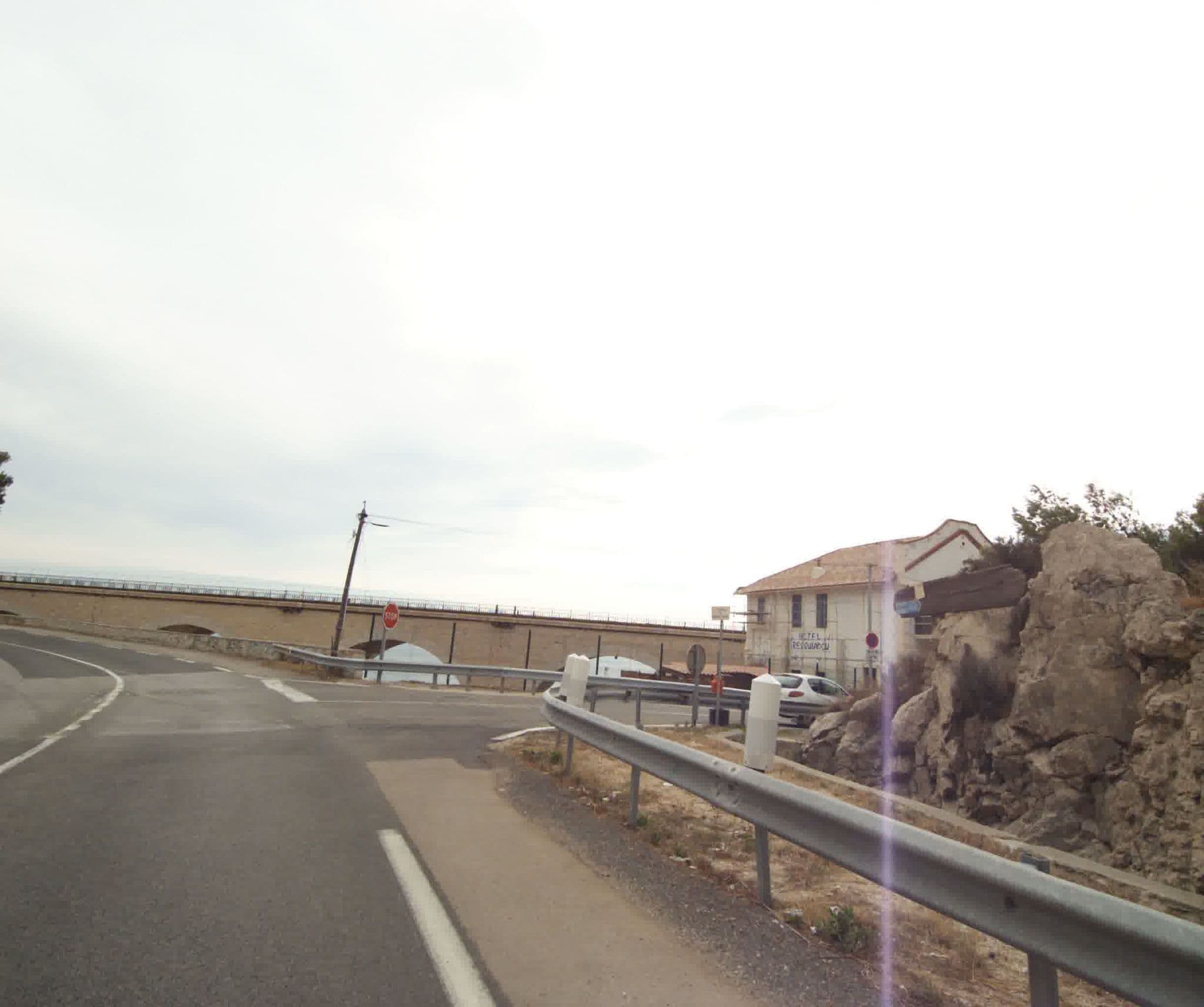 Street view near Hôtel le Resquiadou, L'Estaque — © sogefi (CC BY-SA · Mapillary)
