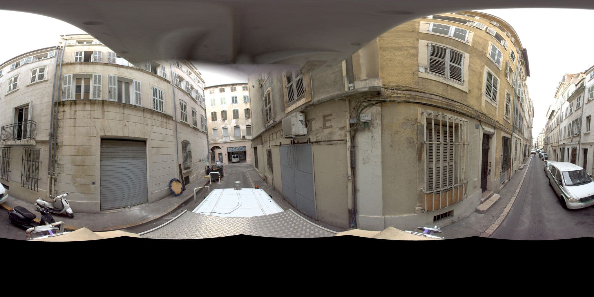 Street view near L'Éphémère Canebière, Le Chapitre — © Suez (CC BY-SA · Mapillary)