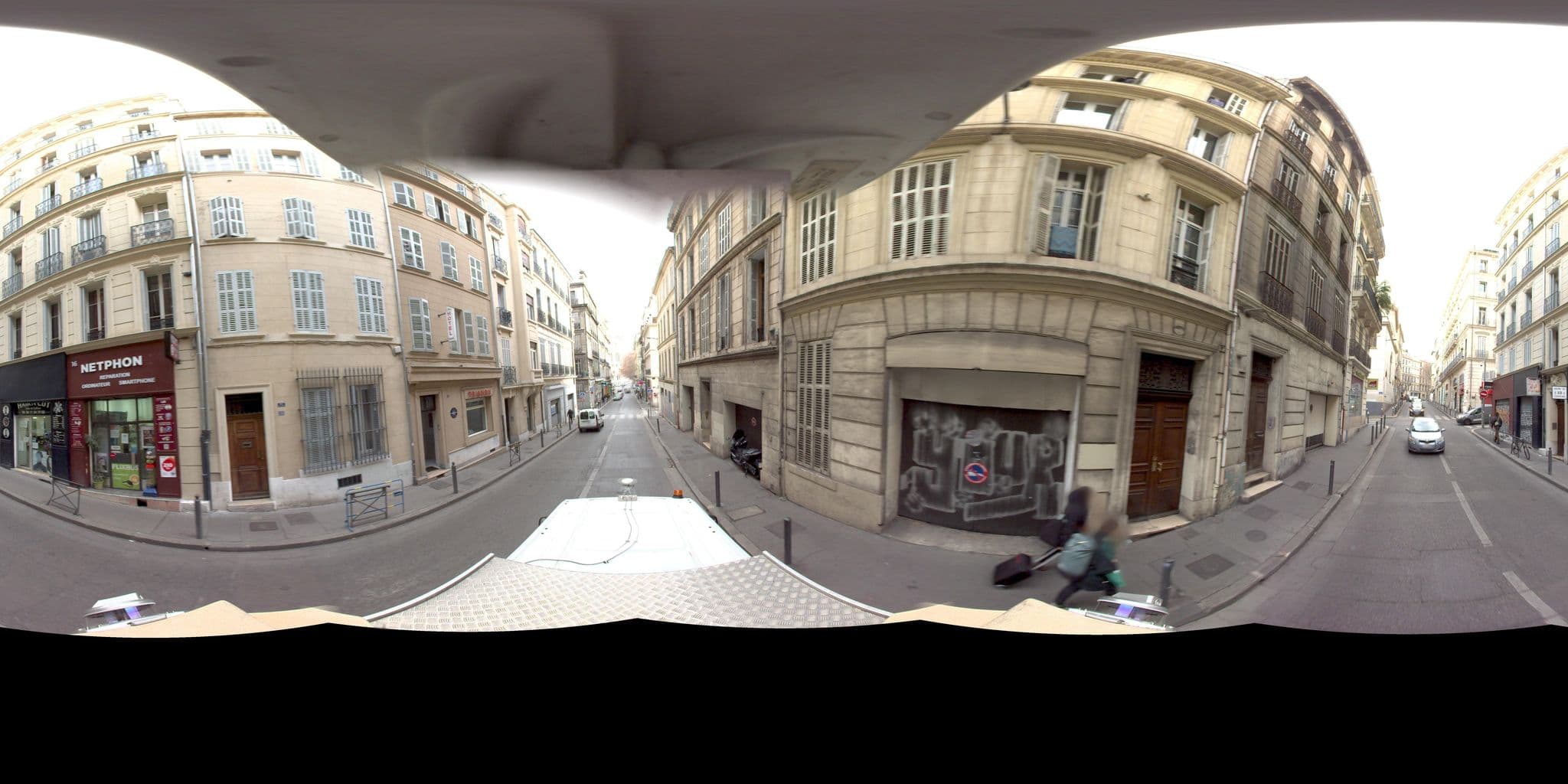 Street view near Appartement le Saint-Charles, Le Chapitre — © Suez (CC BY-SA · Mapillary)
