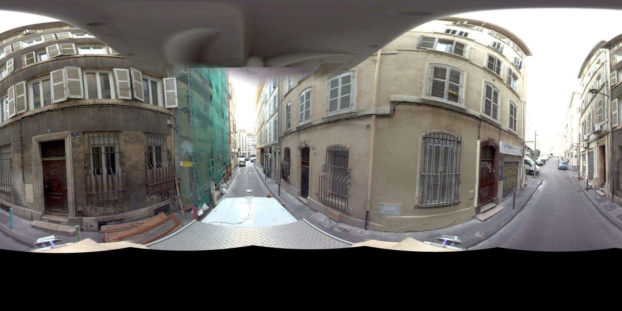 Street view near Chambres d'Hôtes, Marseille 01 — © Suez (CC BY-SA · Mapillary)