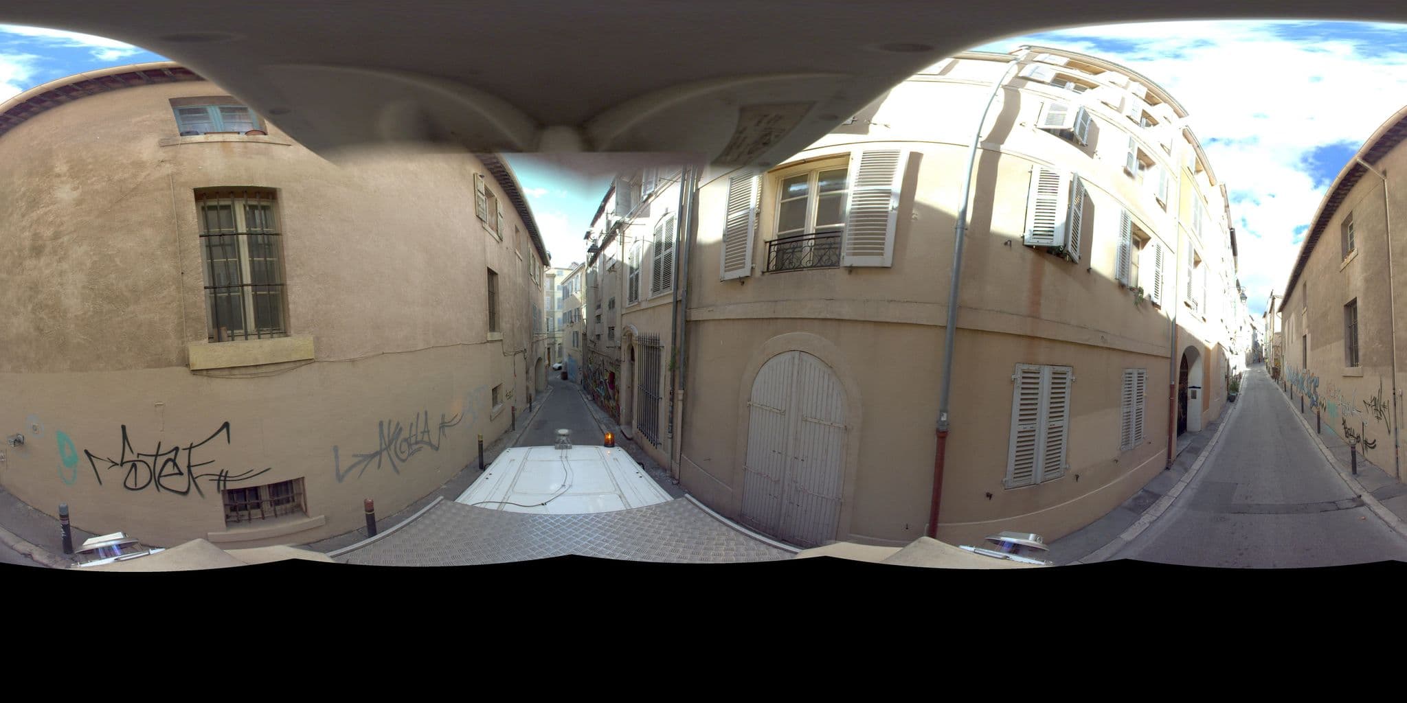 Street view near BnB Jardin Vieux Port Panier, Marseille 02 — © Suez (CC BY-SA · Mapillary)