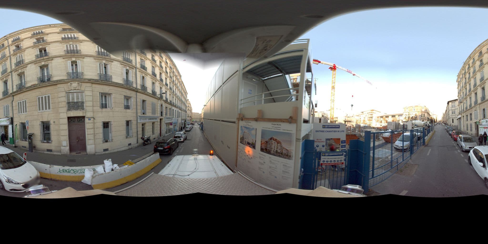 Street view near Appartement Atypique À la Joliette, La Joliette — © Suez (CC BY-SA · Mapillary)