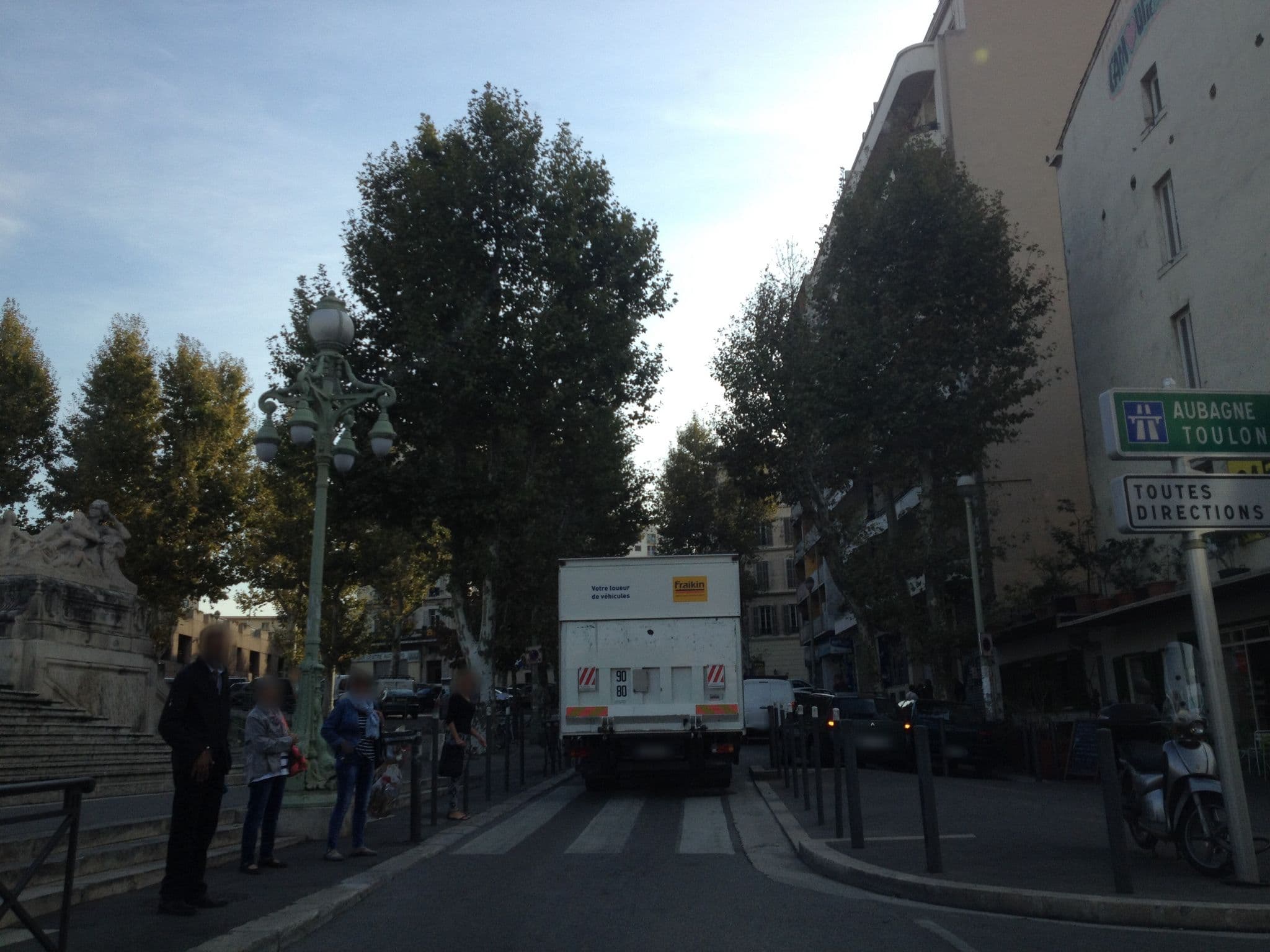Street view near Le Terminus, Saint-Charles — © zimmy (CC BY-SA · Mapillary)