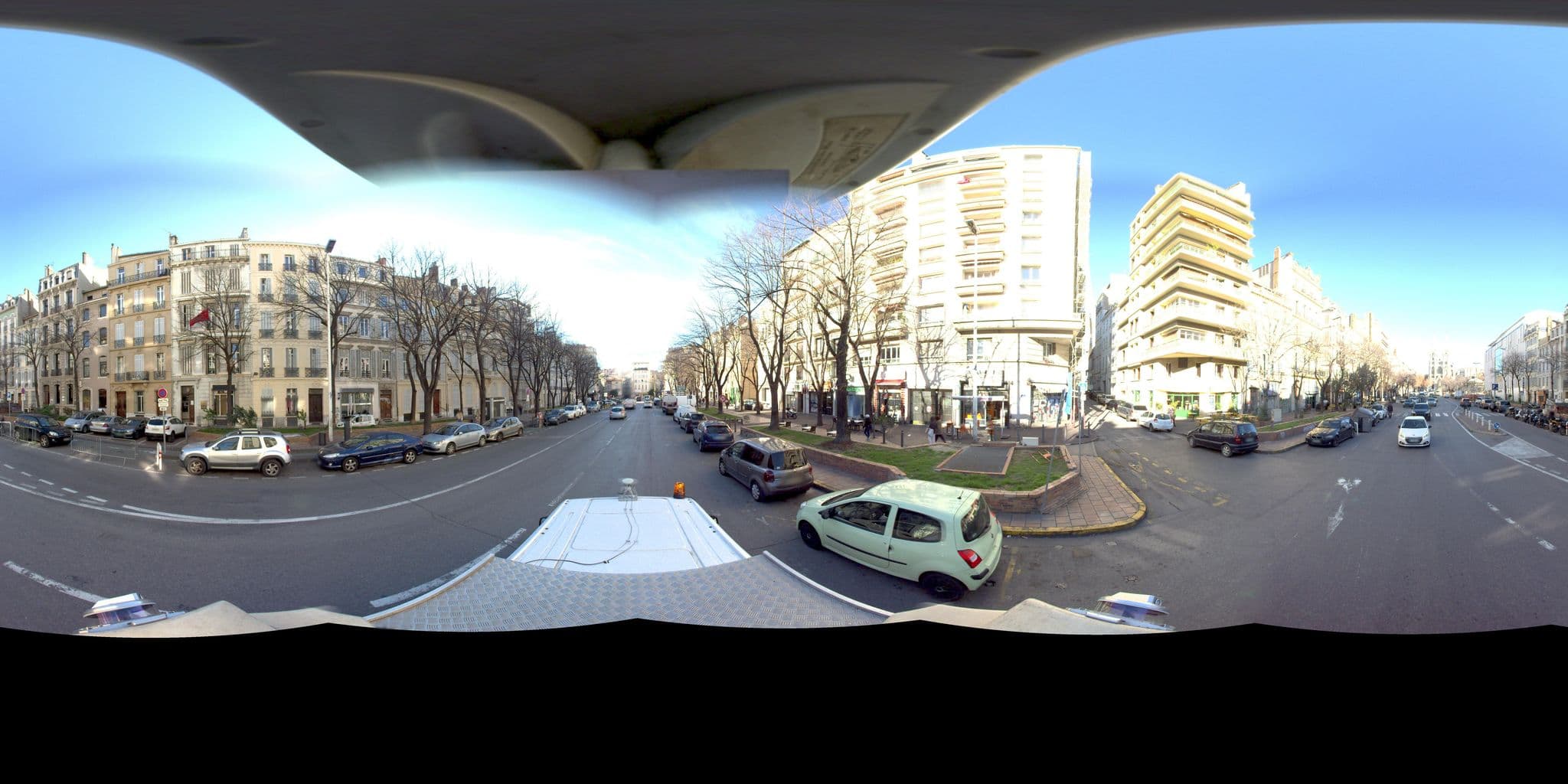 Street view near Ouakala Mohamed, Marseille 01 — © Suez (CC BY-SA · Mapillary)