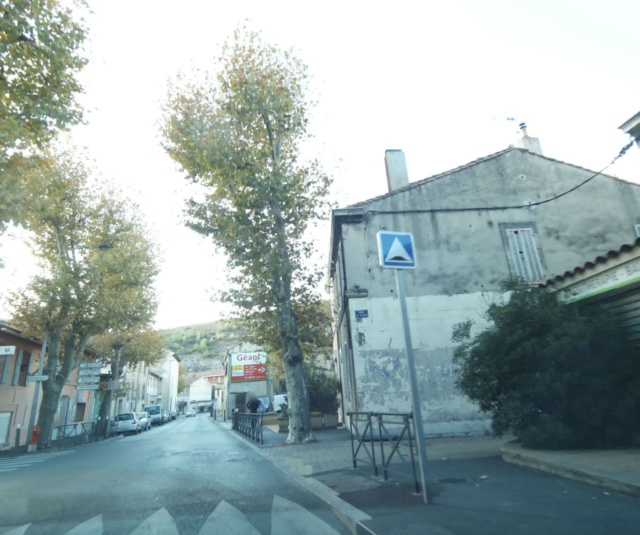 Street view near Hôtel-Restaurant de la Place, Septèmes-les-Vallons — © sogefi (CC BY-SA · Mapillary)