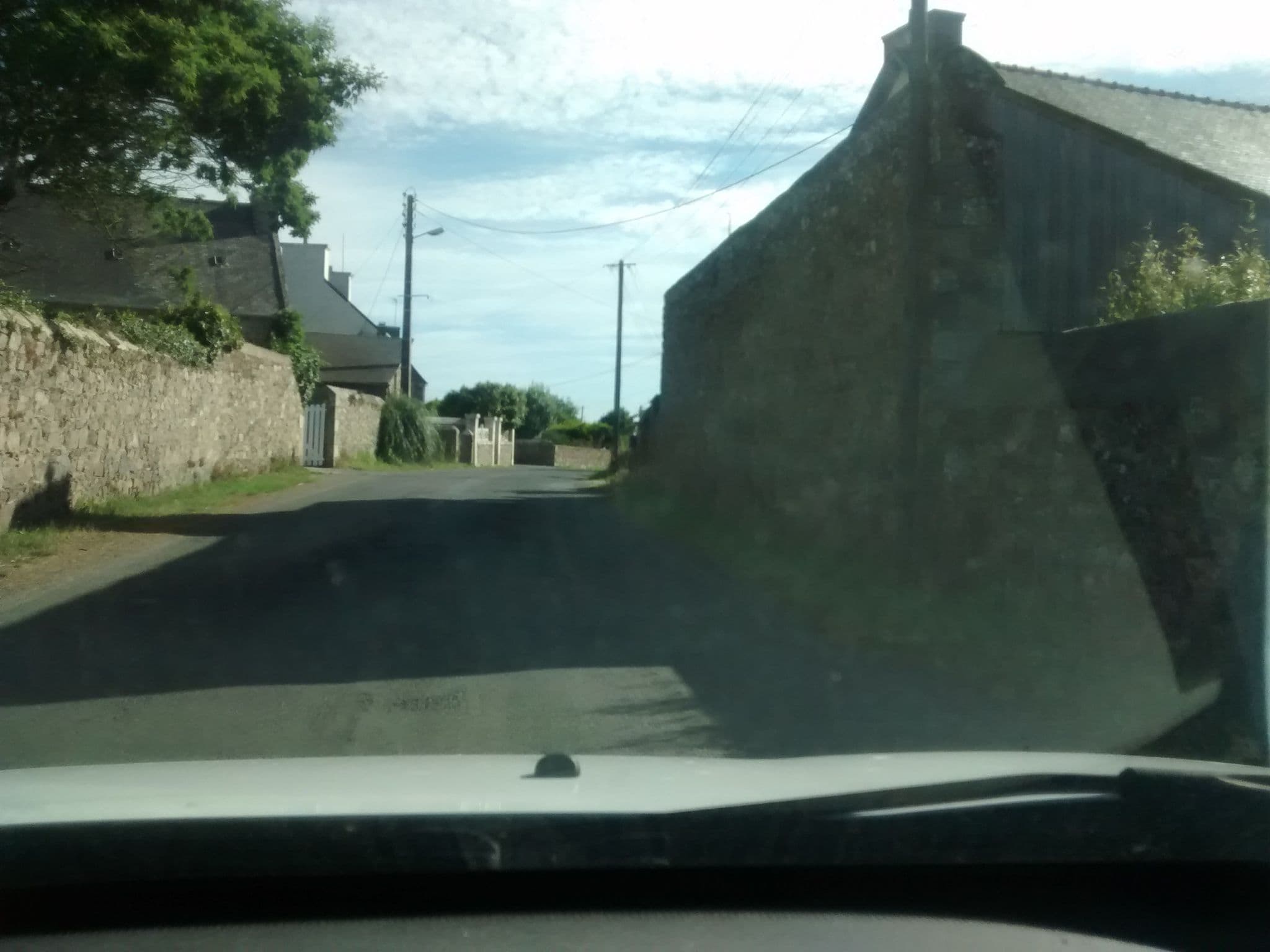 Street view near La Maison des Soeurs, Plougrescant — © mgageo (CC BY-SA · Mapillary)