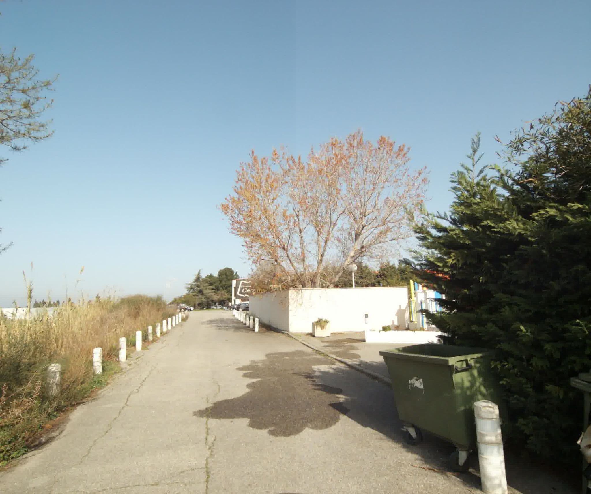 Street view near greet Hotel Marseille Provence Aéroport, Vitrolles — © sogefi (CC BY-SA · Mapillary)