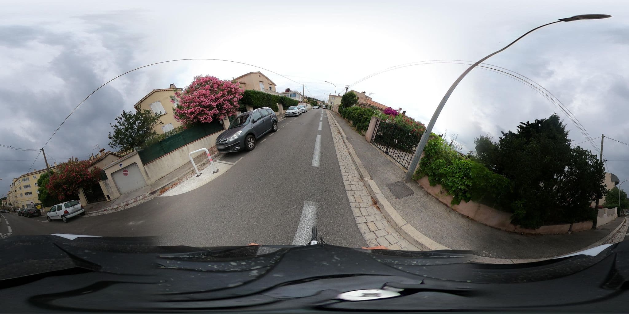 Street view near Le Jardin Zen, La Ciotat — © simon_geovelo (CC BY-SA · Mapillary)