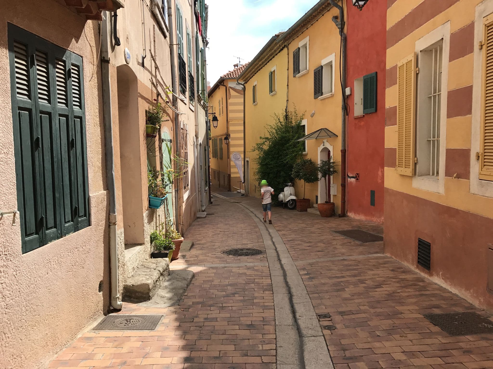 Street view near Appartement Bellevue, Cassis — © thepriben (CC BY-SA · Mapillary)