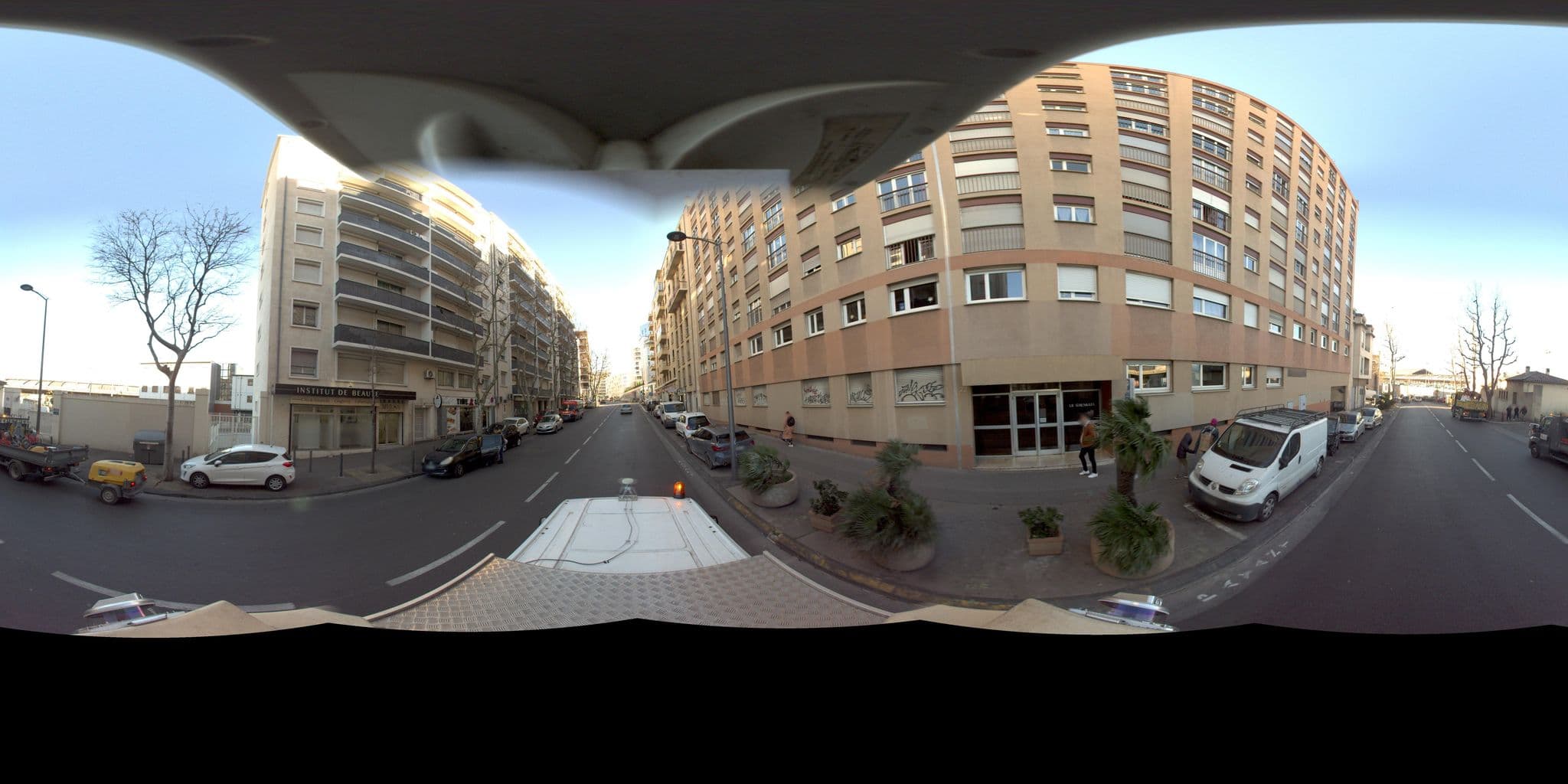Street view near London Connection, Saint-Charles — © Suez (CC BY-SA · Mapillary)