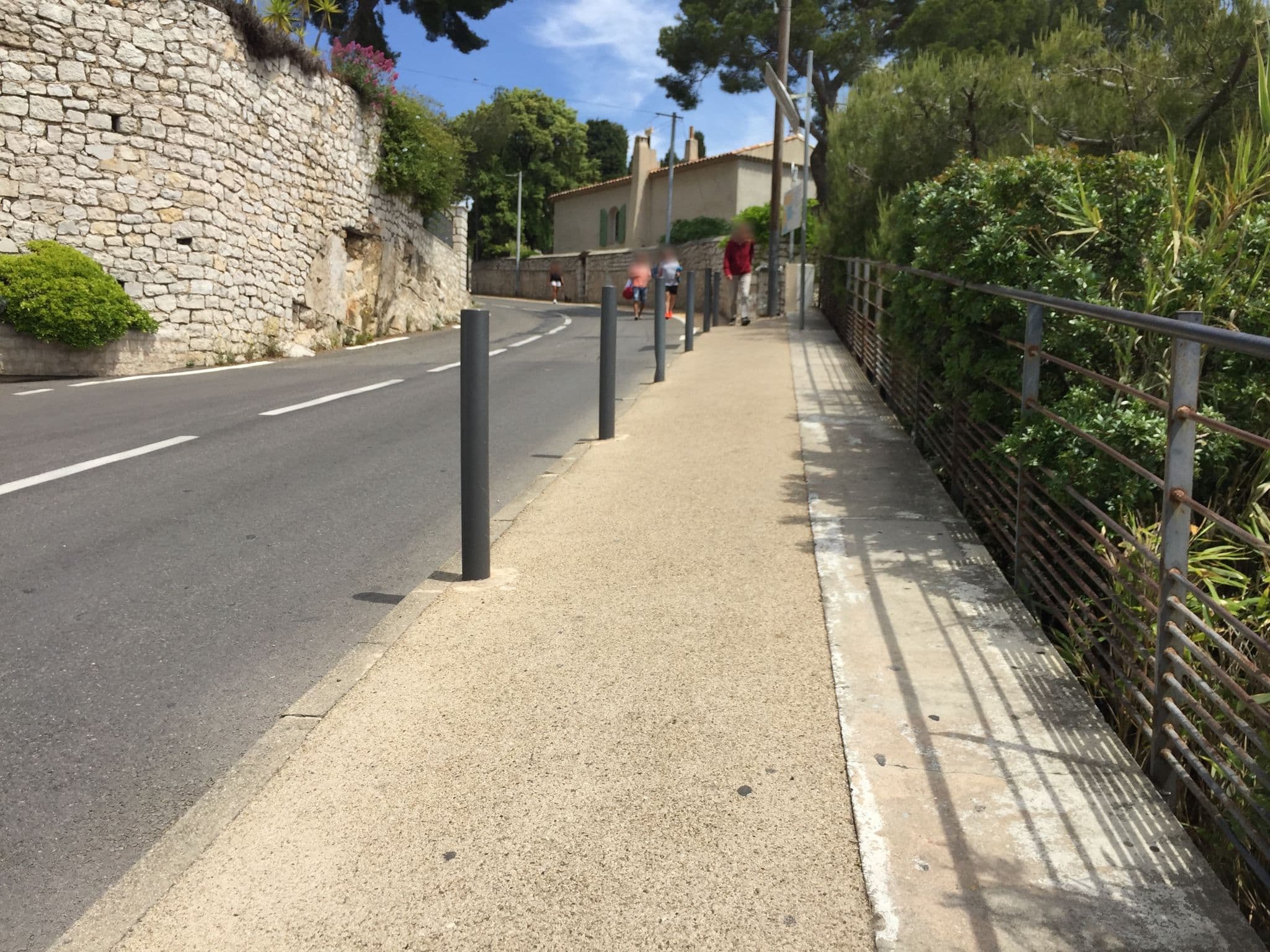 Street view near Same Same, Cassis — © thepriben (CC BY-SA · Mapillary)