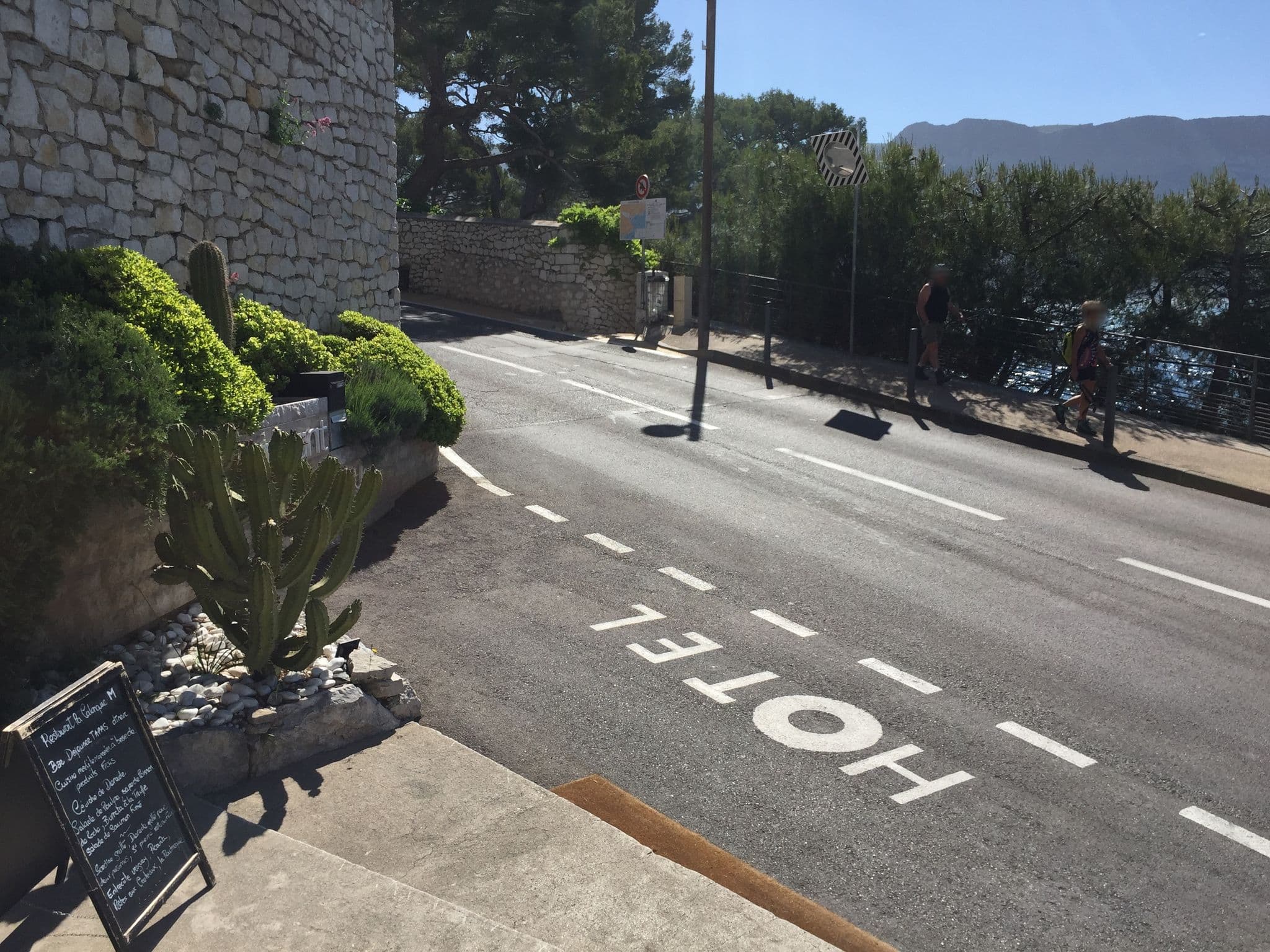 Street view near La Suite, Cassis — © thepriben (CC BY-SA · Mapillary)