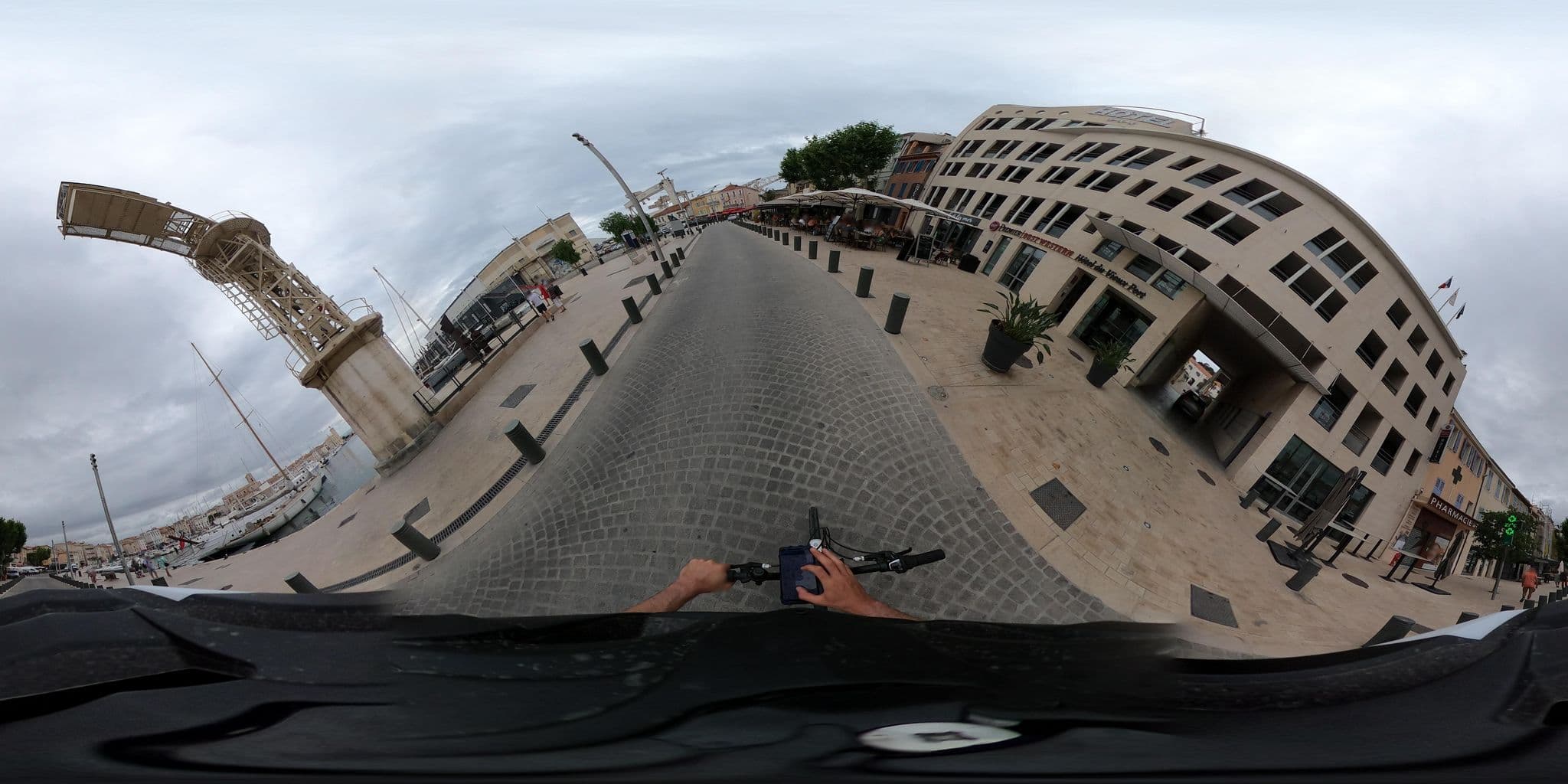 Street view near Best Western Premier, La Ciotat — © simon_geovelo (CC BY-SA · Mapillary)