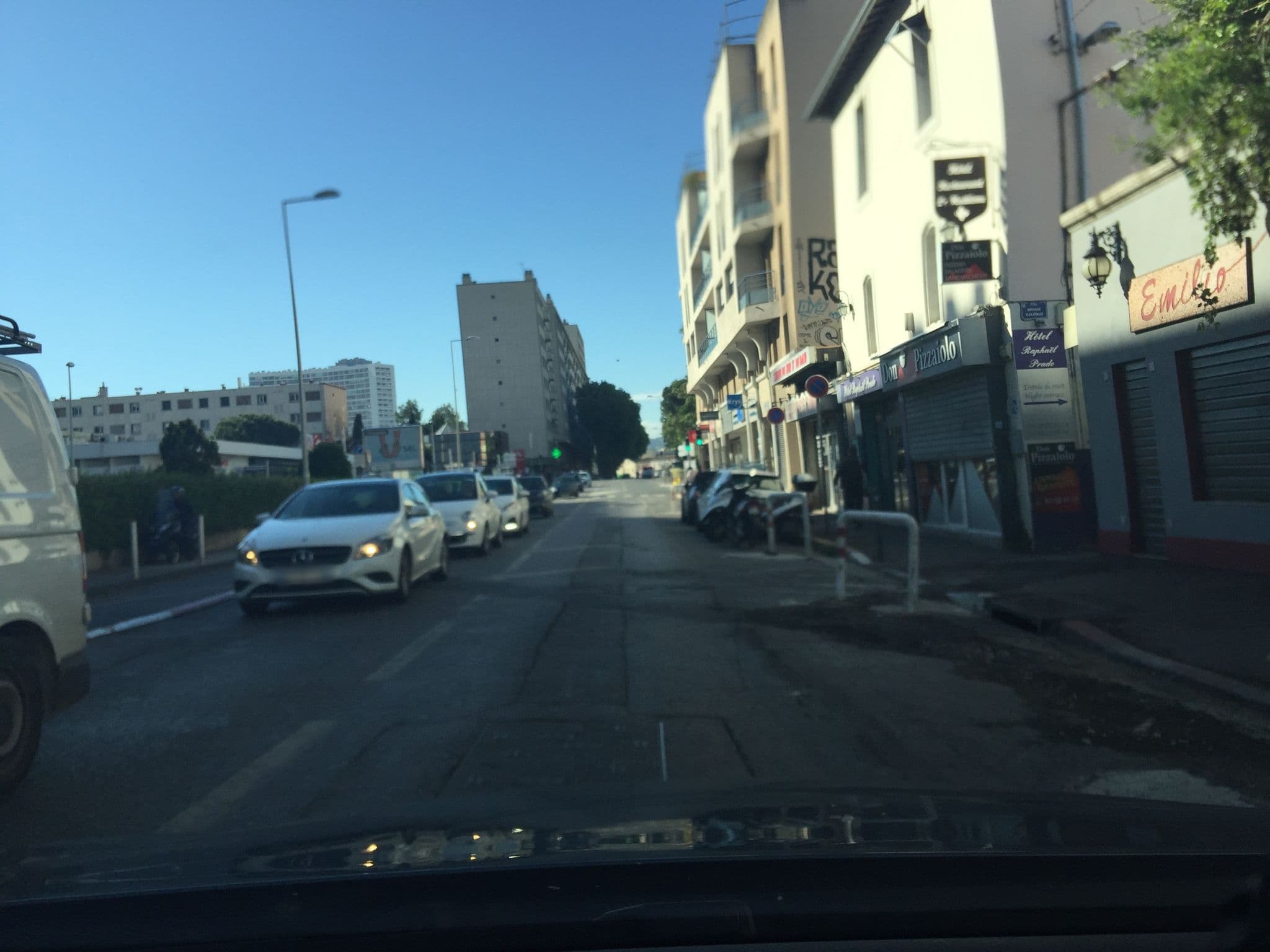 Street view near Hôtel Restaurant Le Huitième | Marseille, Saint-Giniez — © xdu (CC BY-SA · Mapillary)