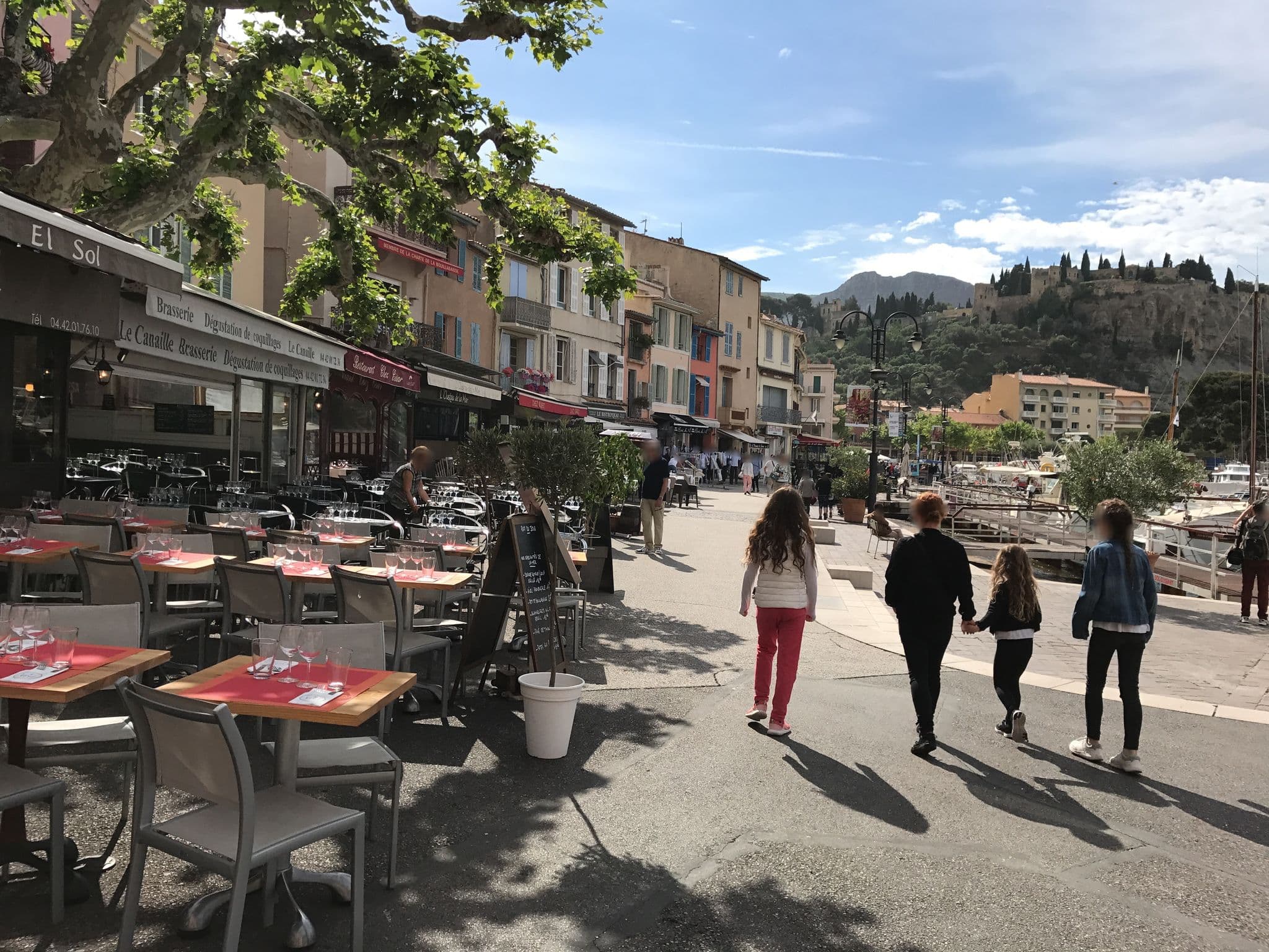 Street view near L'Oustau, Cassis — © thepriben (CC BY-SA · Mapillary)