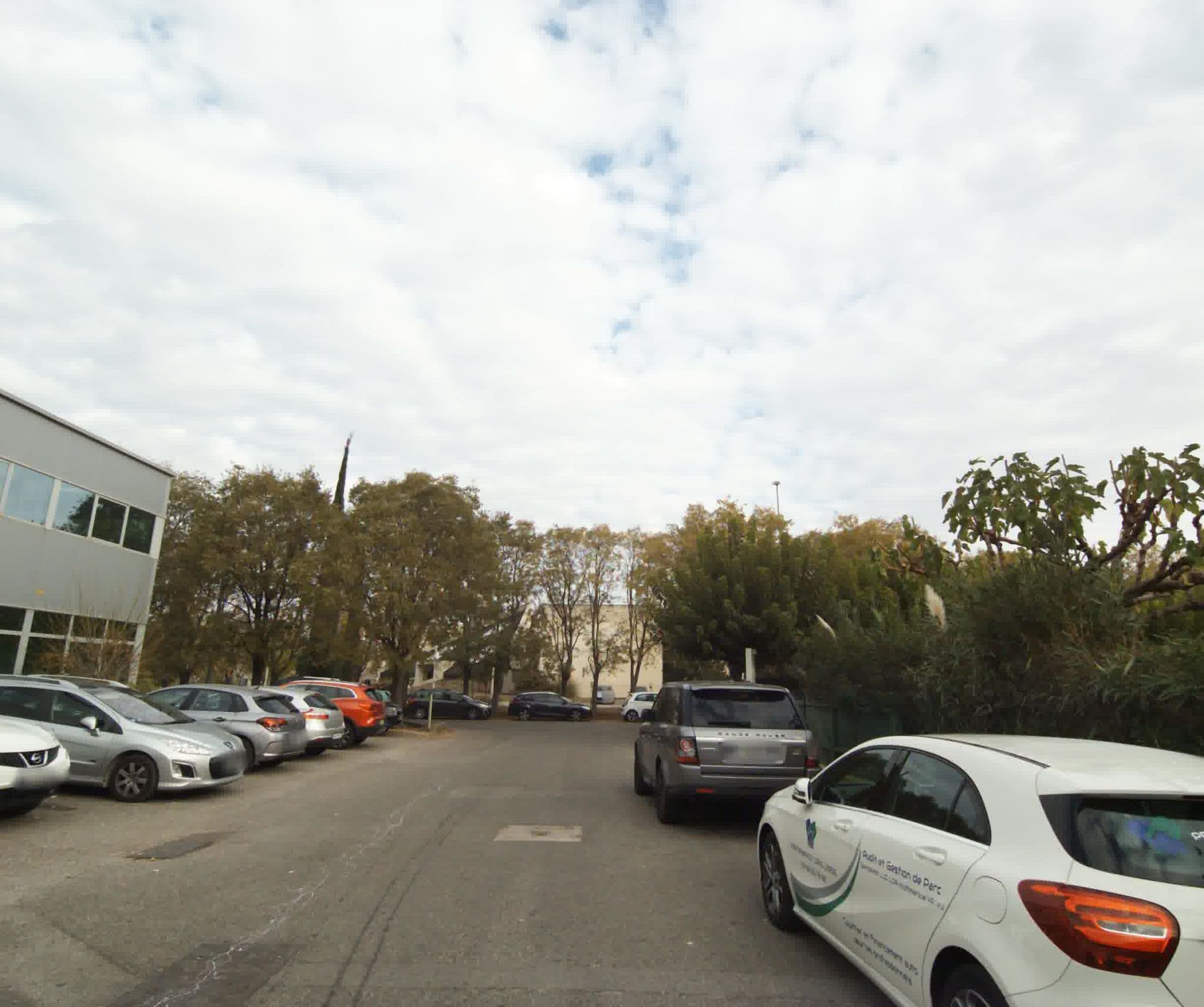 Street view near Best Western Bed & Suites Gemenos, Gémenos — © sogefi (CC BY-SA · Mapillary)