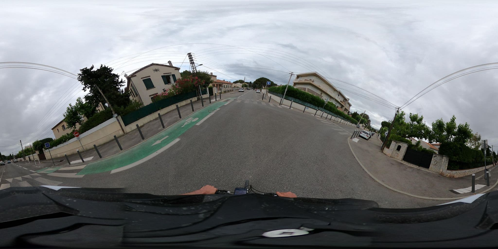Street view near Le Cytharis, La Ciotat — © simon_geovelo (CC BY-SA · Mapillary)
