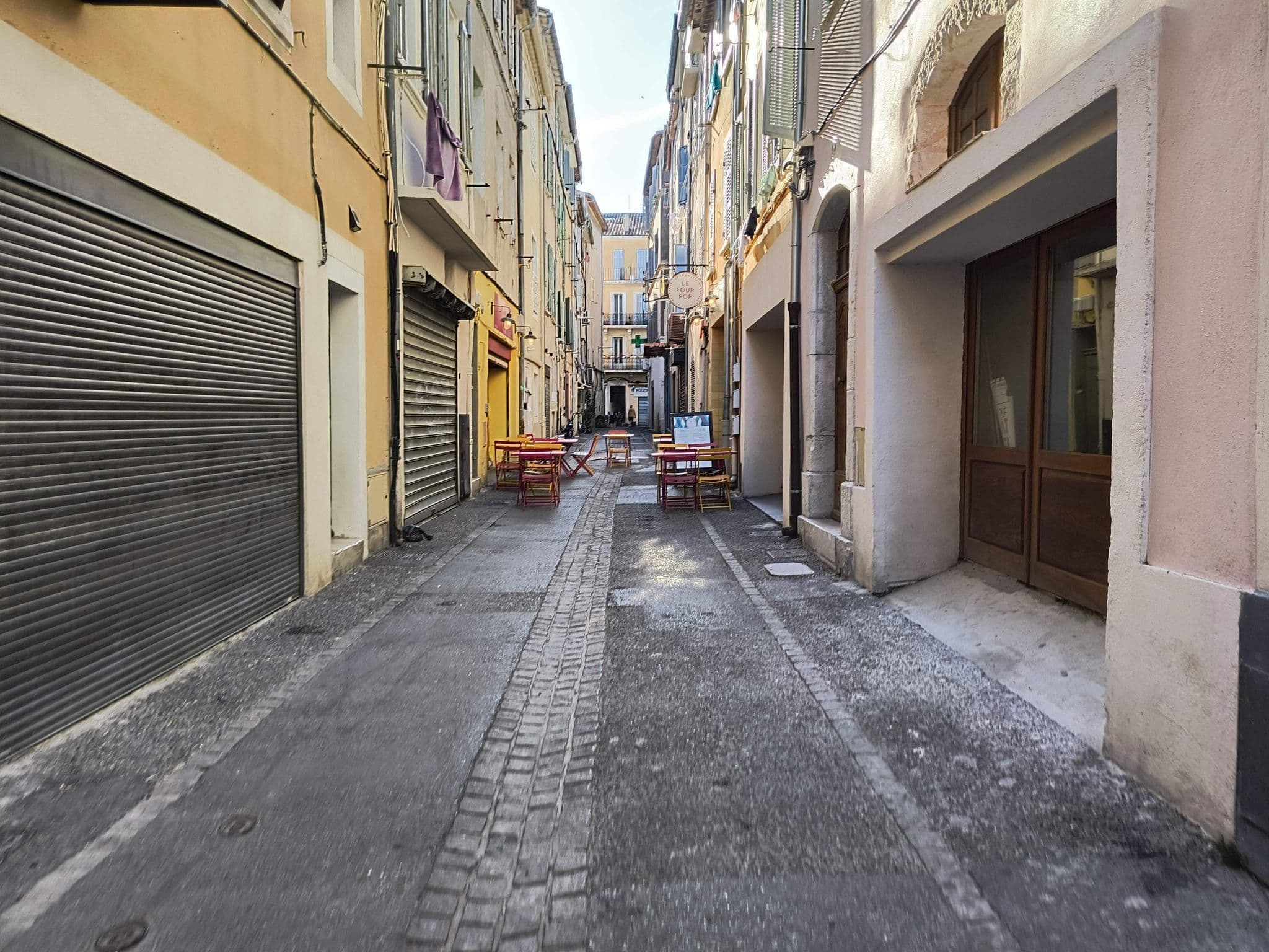 Street view near La Maison des Marins, La Ciotat — © mapeadora (CC BY-SA · Mapillary)